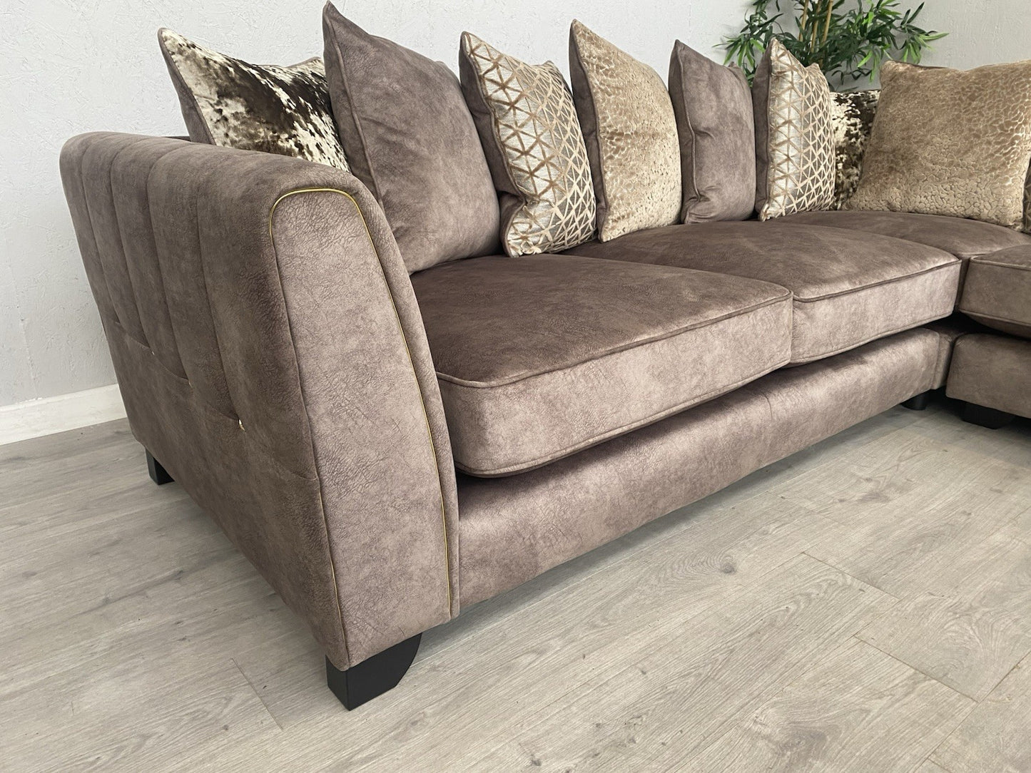 Furniture Village ARIANA Small Fabric RHF Pillow Back Corner Sofa - RRP £3,695