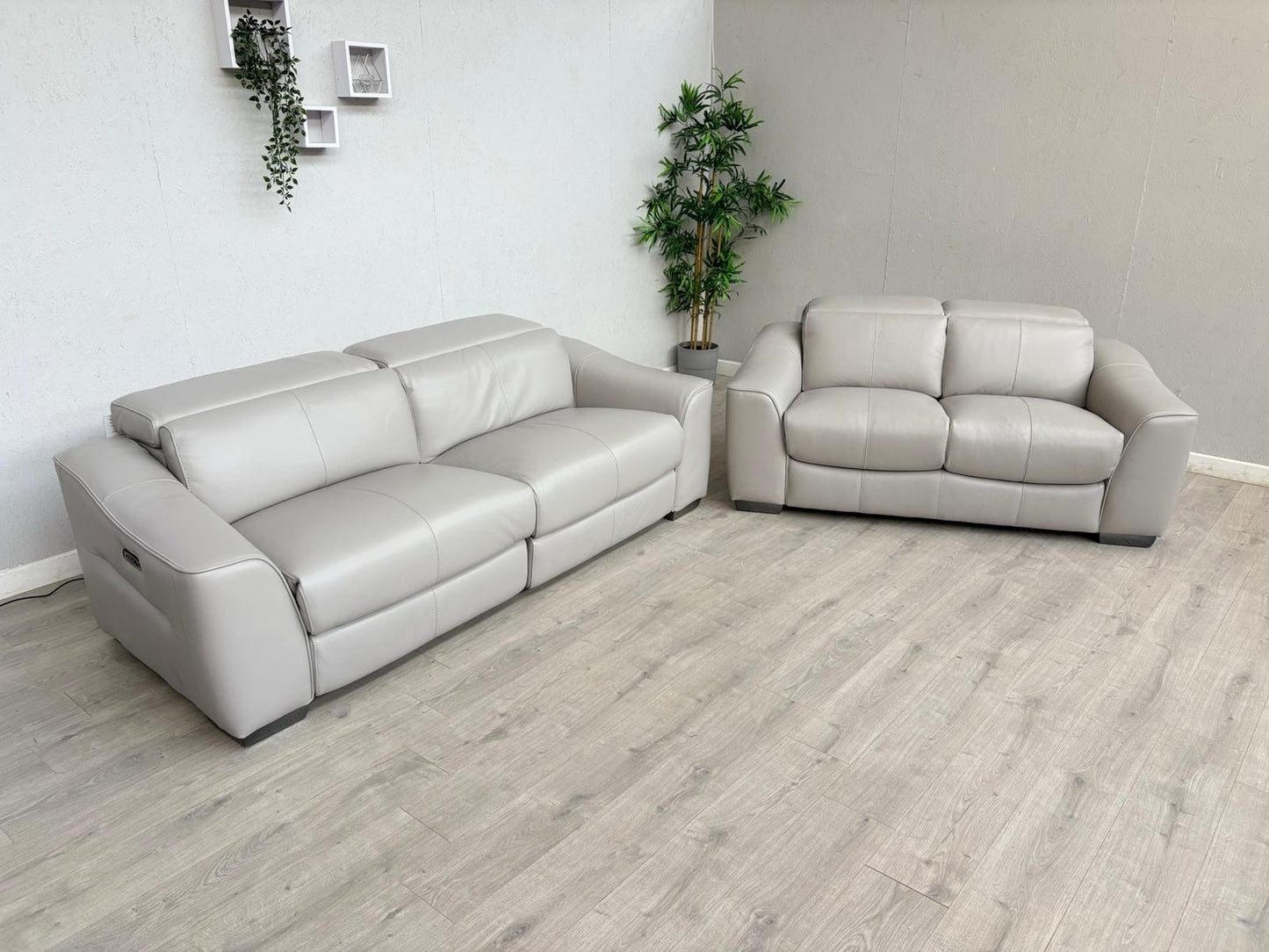 Furniture Village XAVIER Leather 3 + 2 Seater Sofa Set, Power Recliner RRP £4390