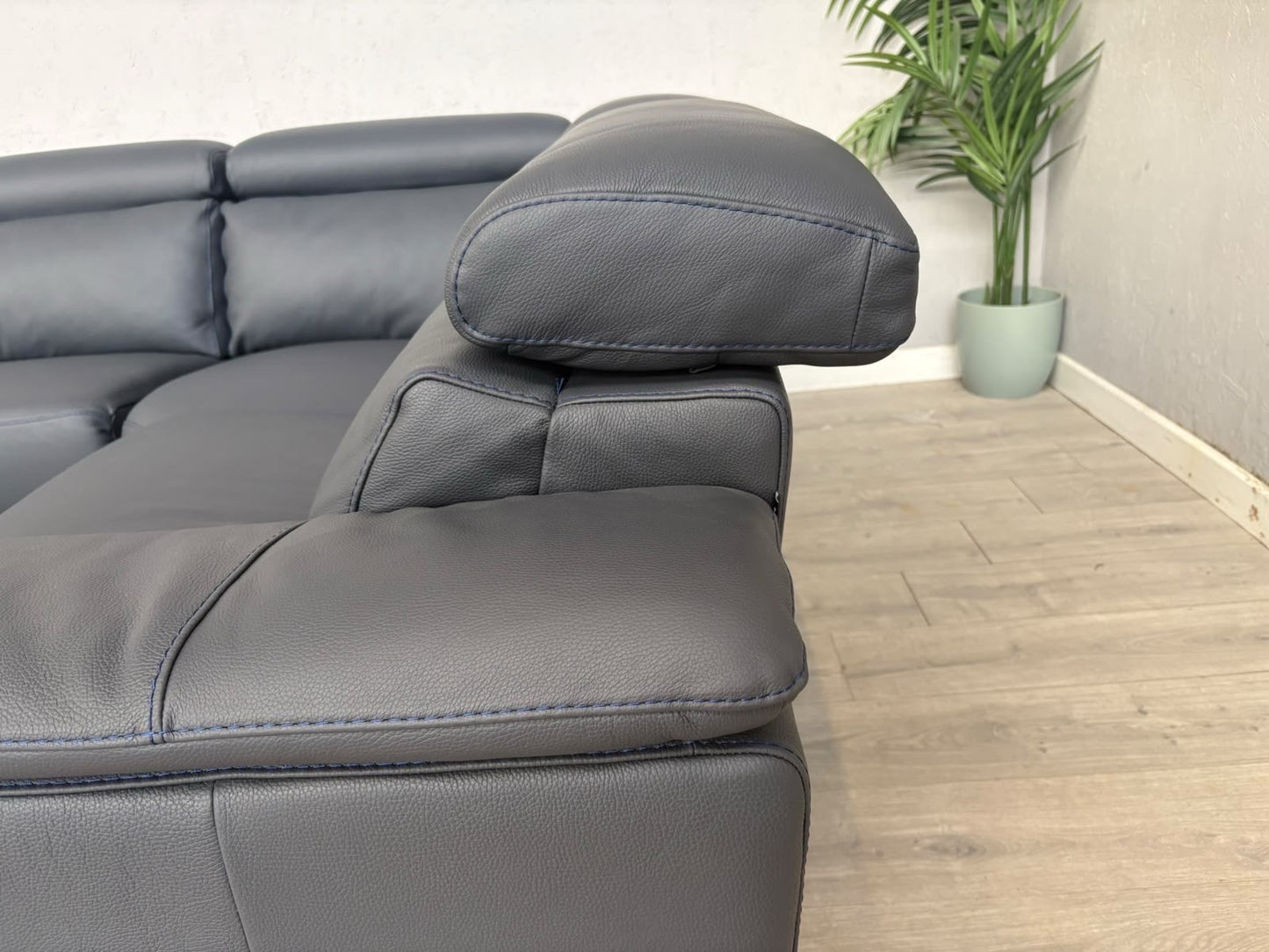 Furniture Village - Nicoletti Davide Small Leather Corner Static - £4745