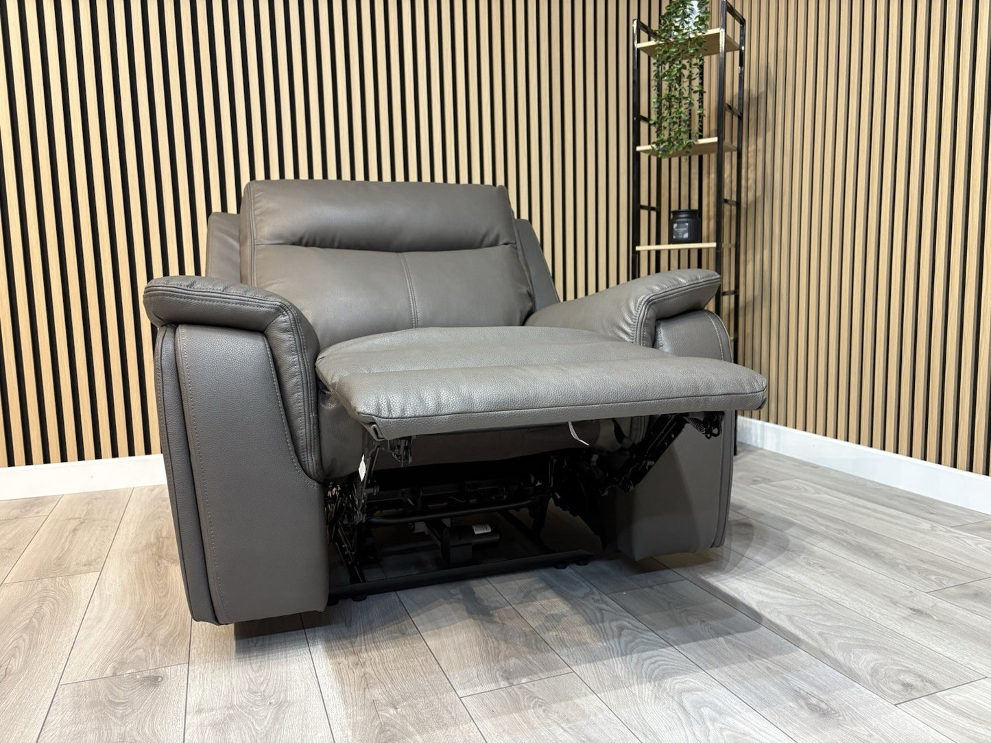 ScS - MAVERICK Fabric Power Recliner Armchair - RRP £999