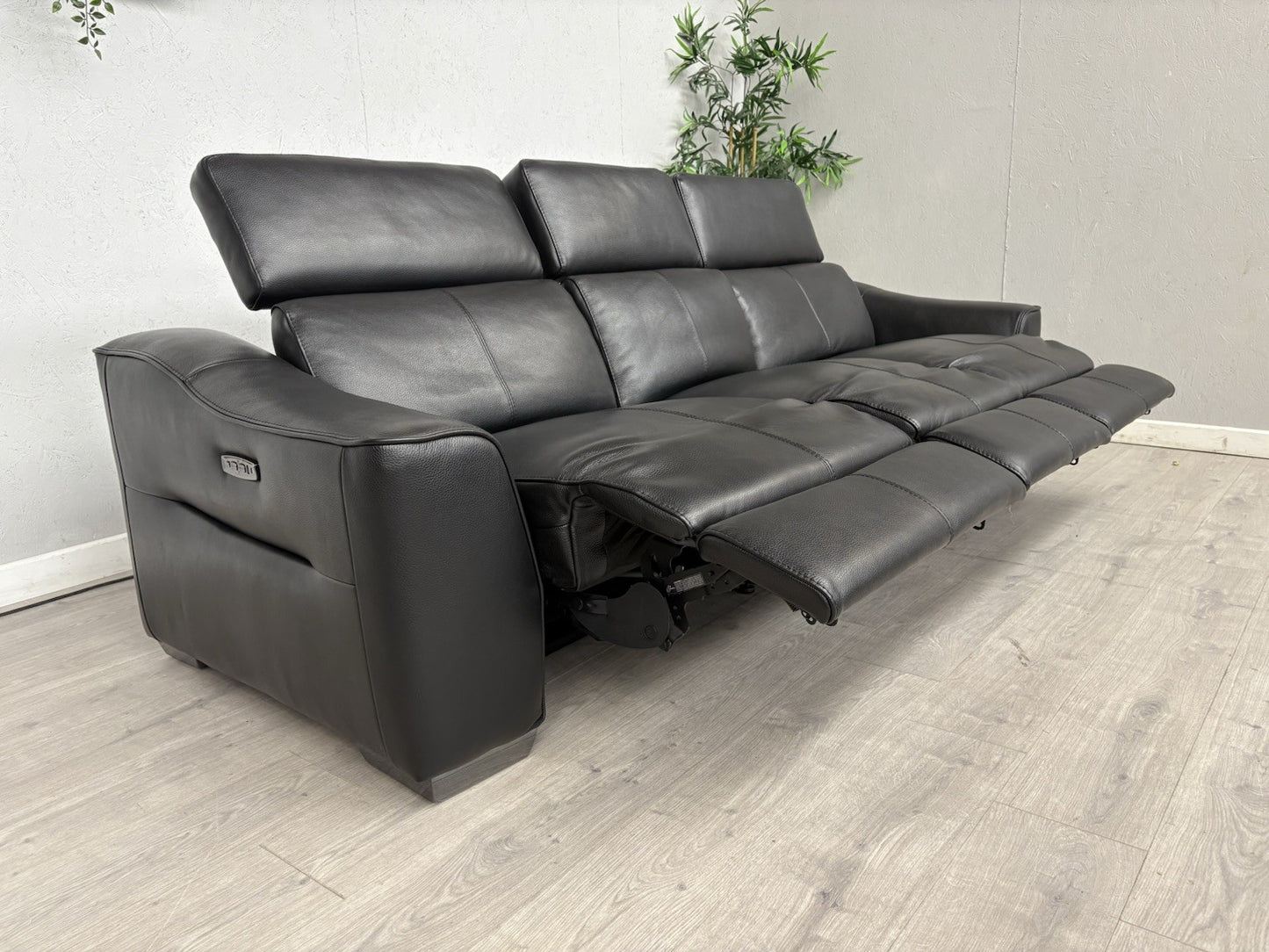 Furniture Village XAVIER Leather 4 Seater Sofa with Power Recliners - RRP £2,895