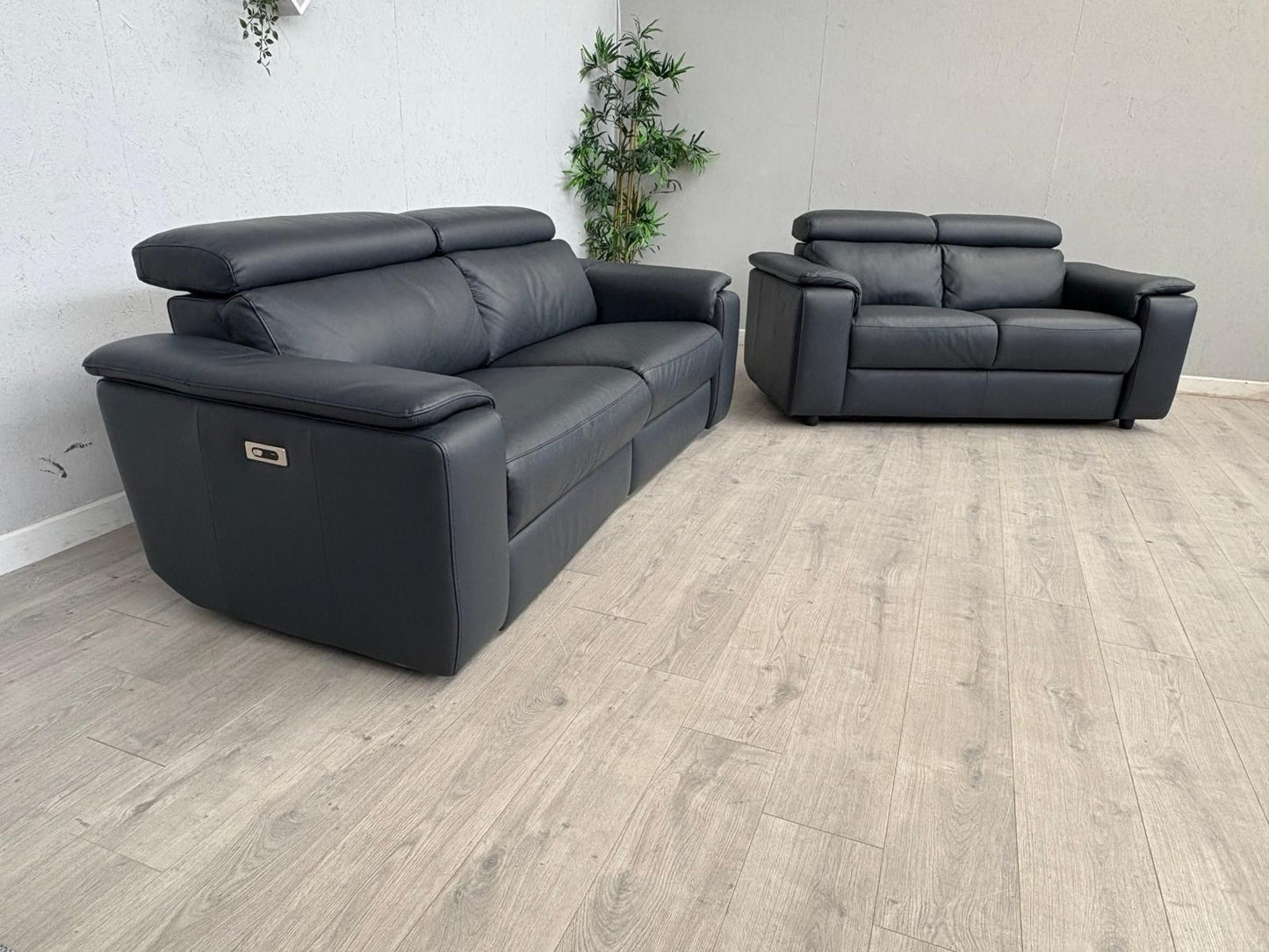 F. Village Nicoletti DAVIDE Leather 3 + 2 Seater Sofas, Power Recliner RRP £5240
