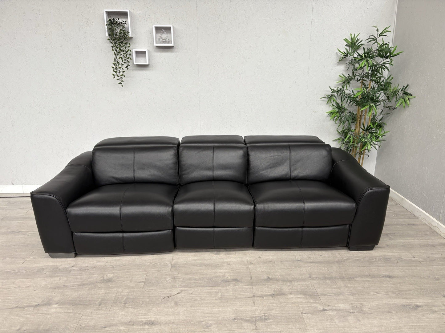Furniture Village XAVIER Leather 4 Seater Sofa with Power Recliners - RRP £2,895