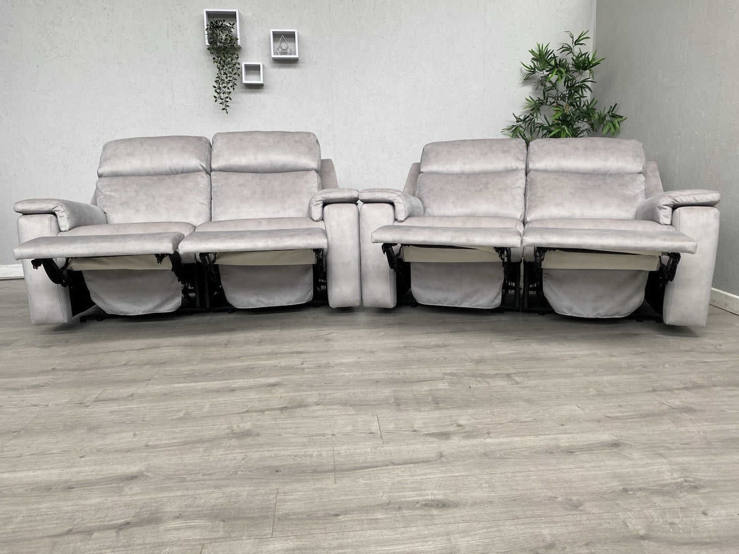 F. Village. G Plan - THORNBURY 2 x 2 Seater Power Recliner Sofa Set - RRP £7,990