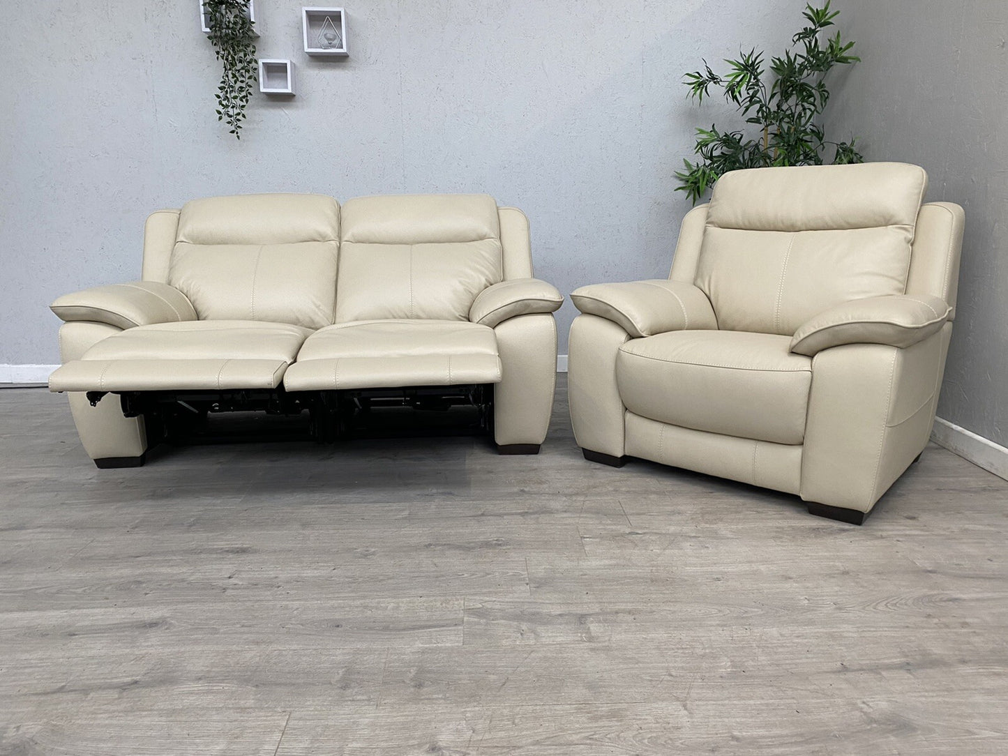F. Village STARLIGHT EXPRESS Leather 2 Seater Power Recliner Sofa + Armchair