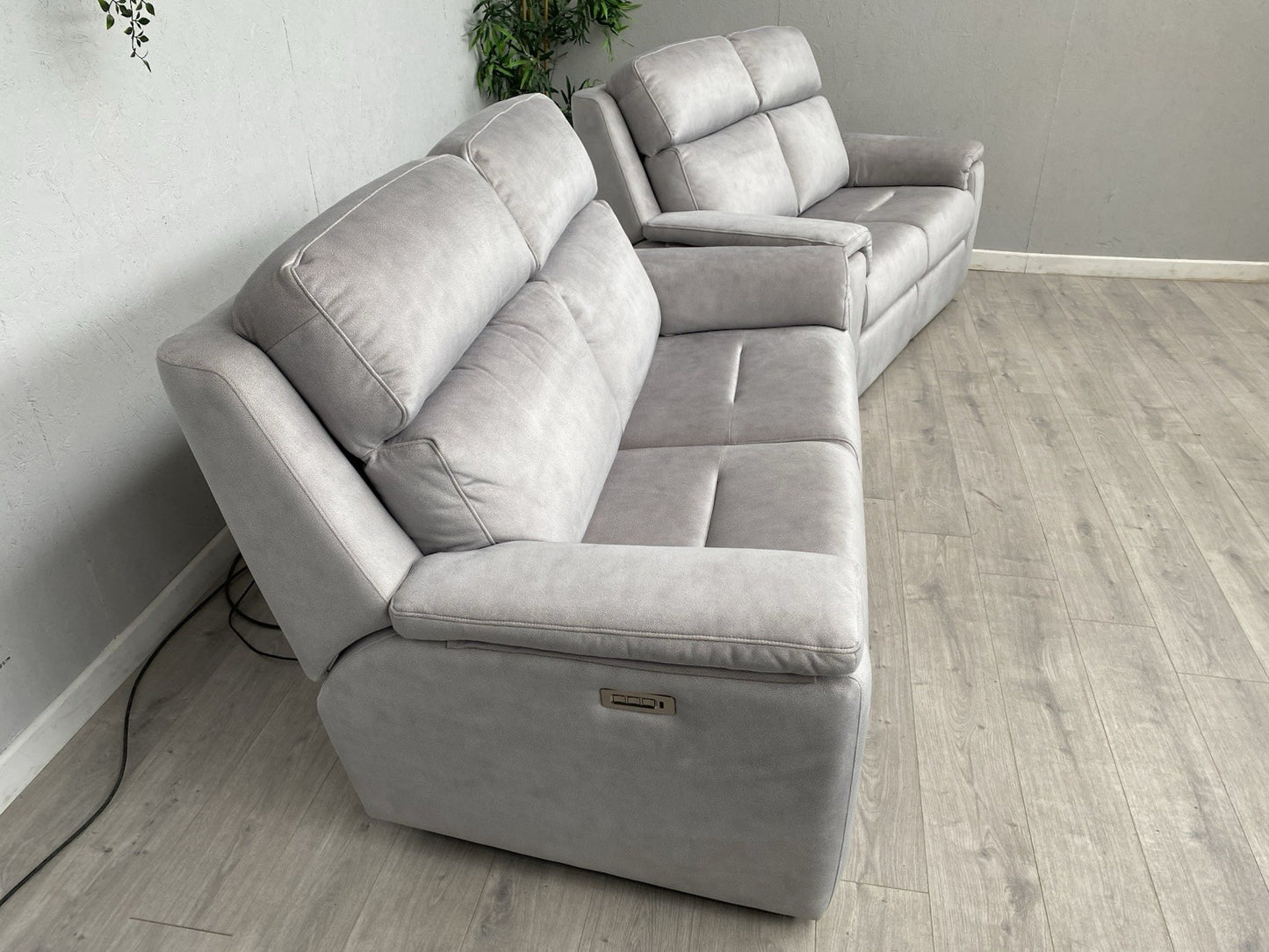 F. Village. G Plan - THORNBURY 2 x 2 Seater Power Recliner Sofa Set - RRP £7,990