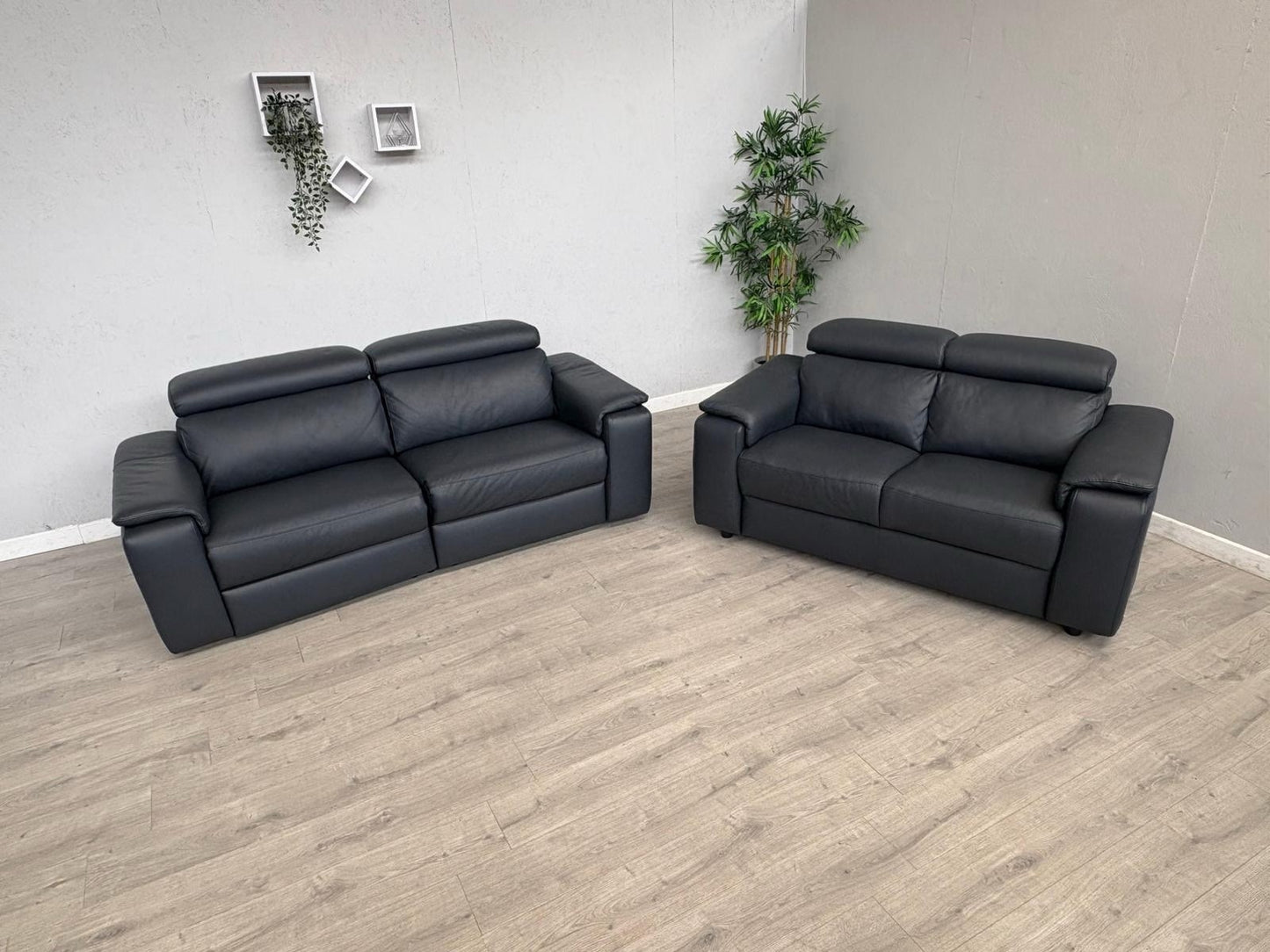 F. Village Nicoletti DAVIDE Leather 3 + 2 Seater Sofas, Power Recliner RRP £5240