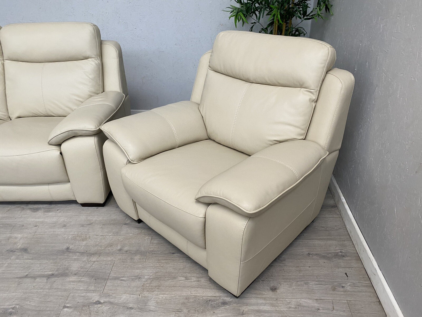F. Village STARLIGHT EXPRESS Leather 2 Seater Power Recliner Sofa + Armchair