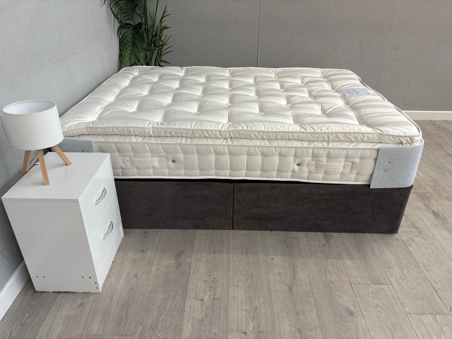 Laura Ashley EMSWORTH 2500 Pocket Pillow Top 4ft 6 Double Mattress - RRP £749