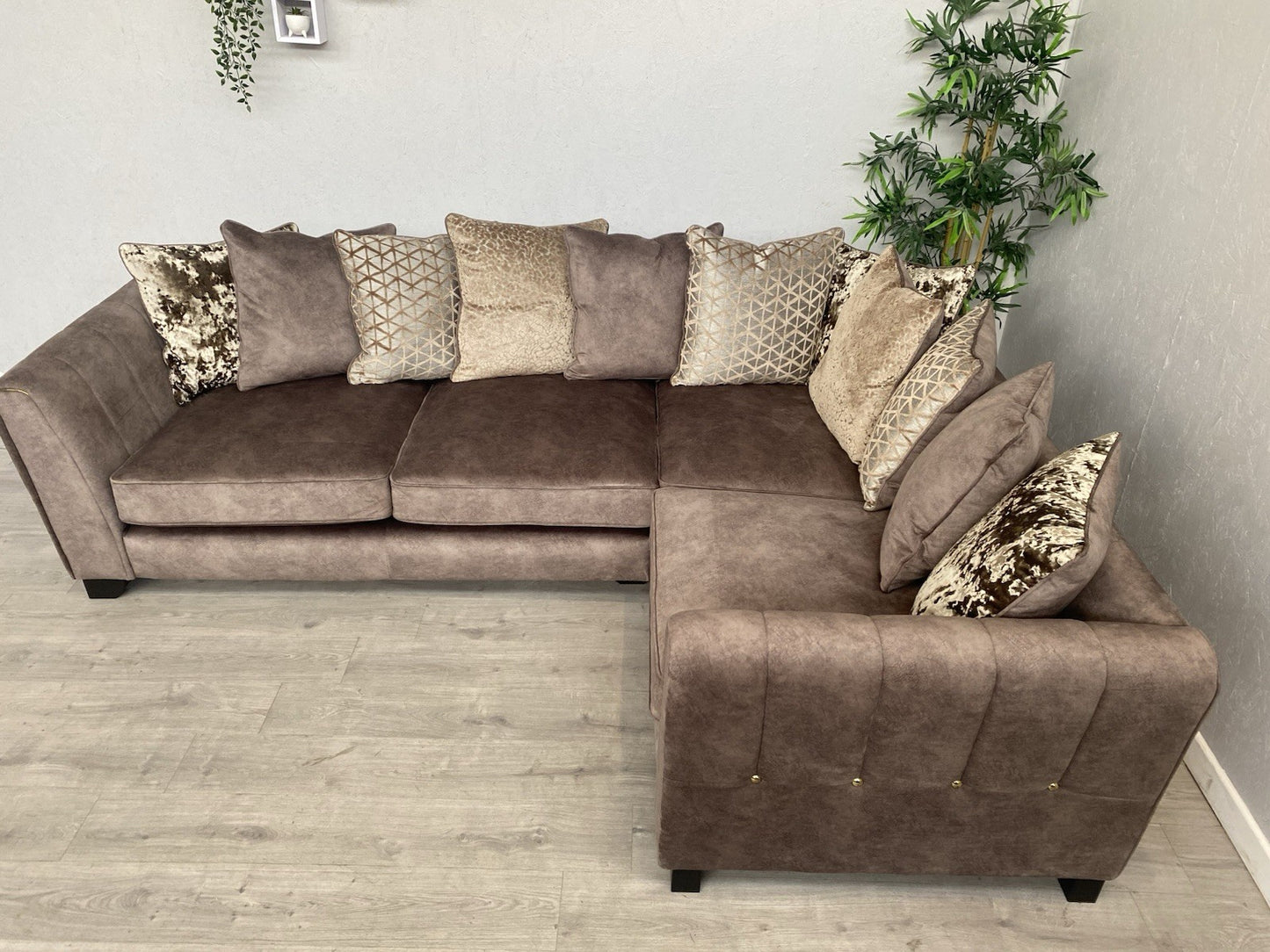 Furniture Village ARIANA Small Fabric RHF Pillow Back Corner Sofa - RRP £3,695