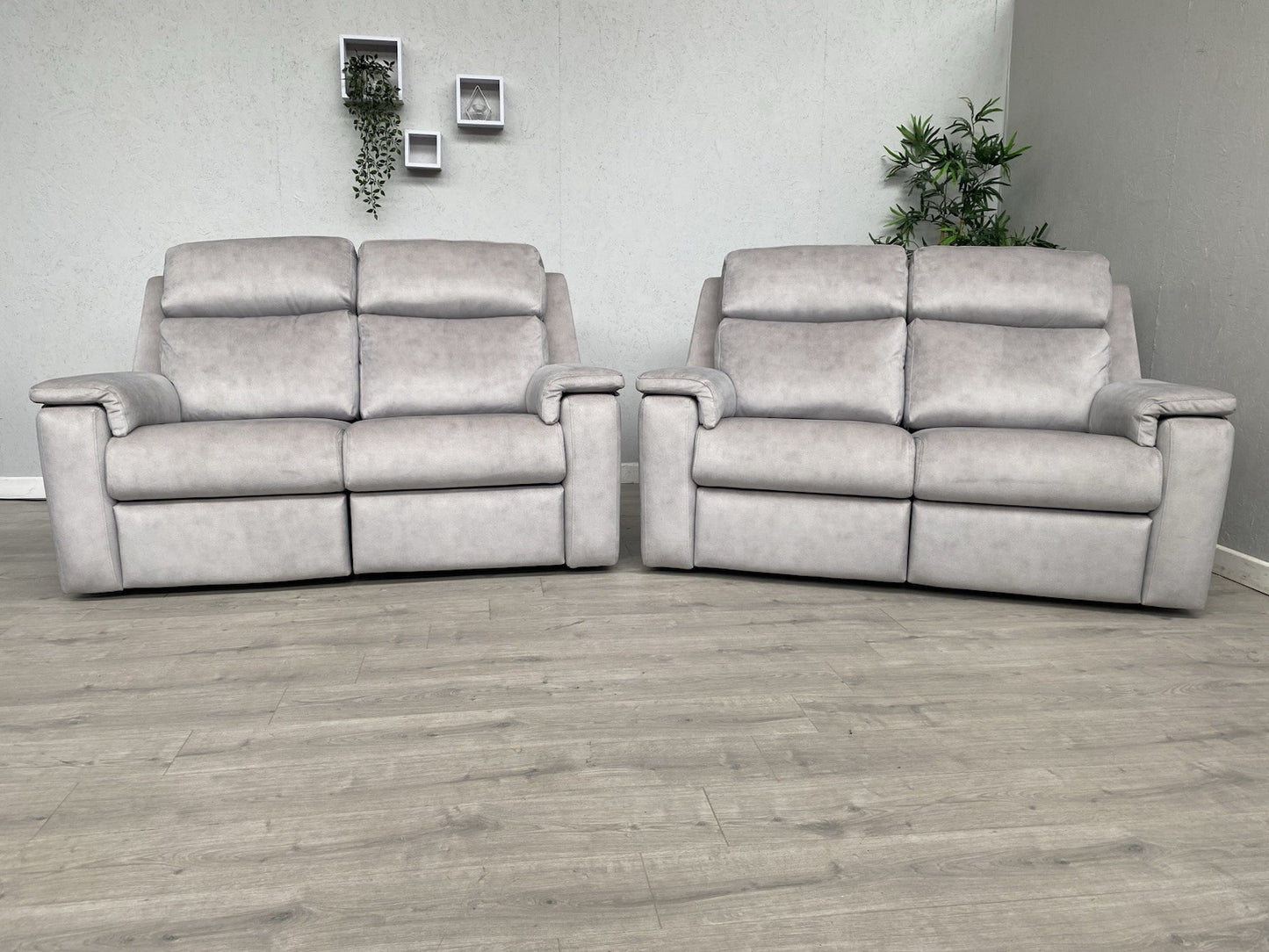 F. Village. G Plan - THORNBURY 2 x 2 Seater Power Recliner Sofa Set - RRP £7,990