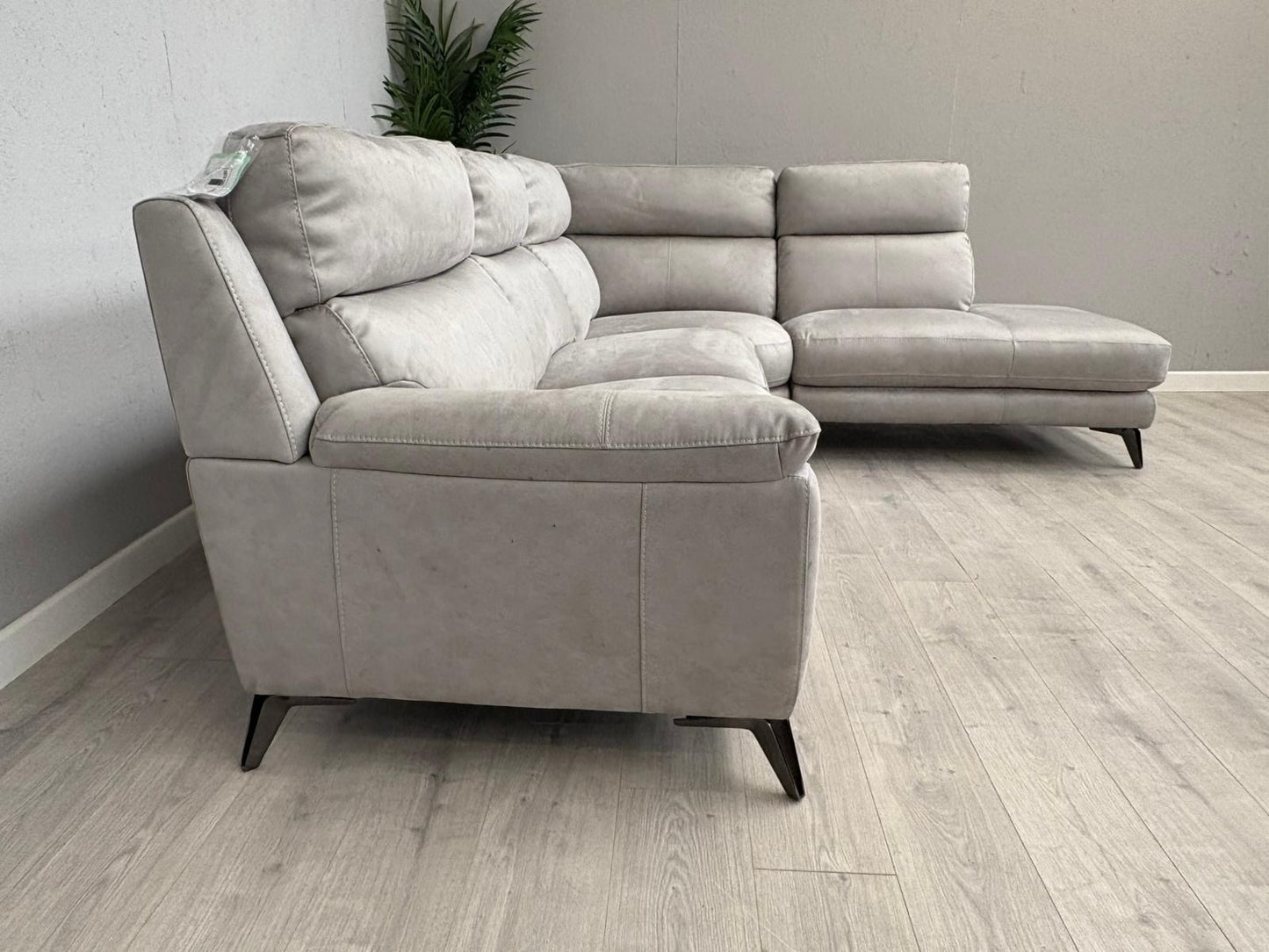 Furniture Village CONTEMPO Fabric RHF Open End Chaise Corner Sofa - RRP £2,295