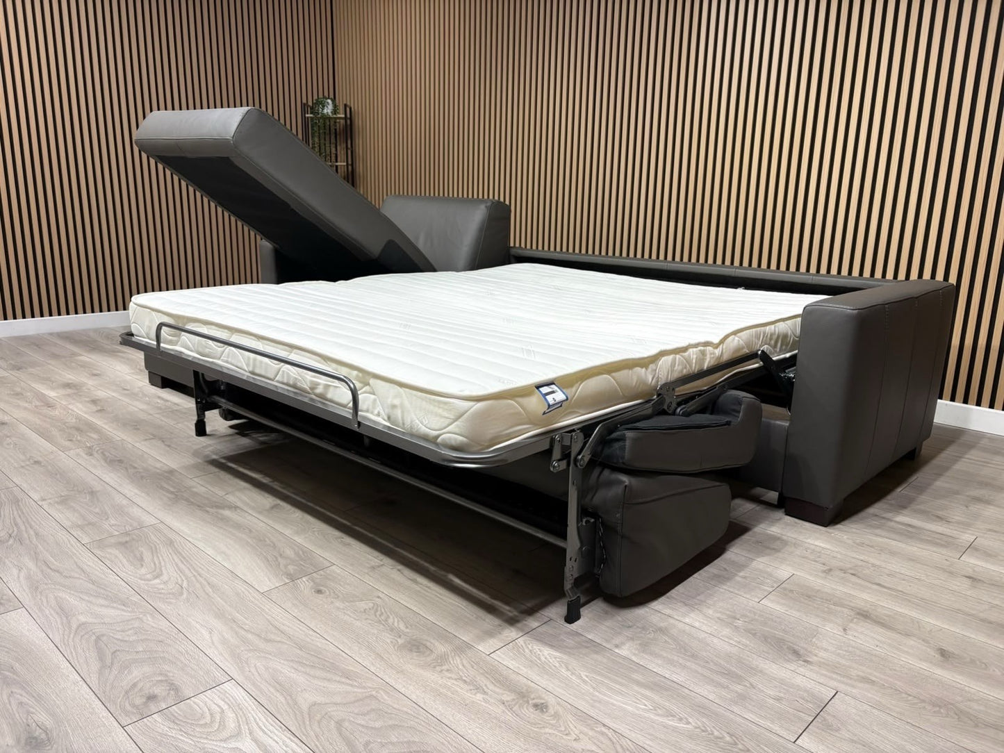 F.V Nicoletti Alcova 3 Seater Leather Sofa Bed with Storage Chaise RRP £4495