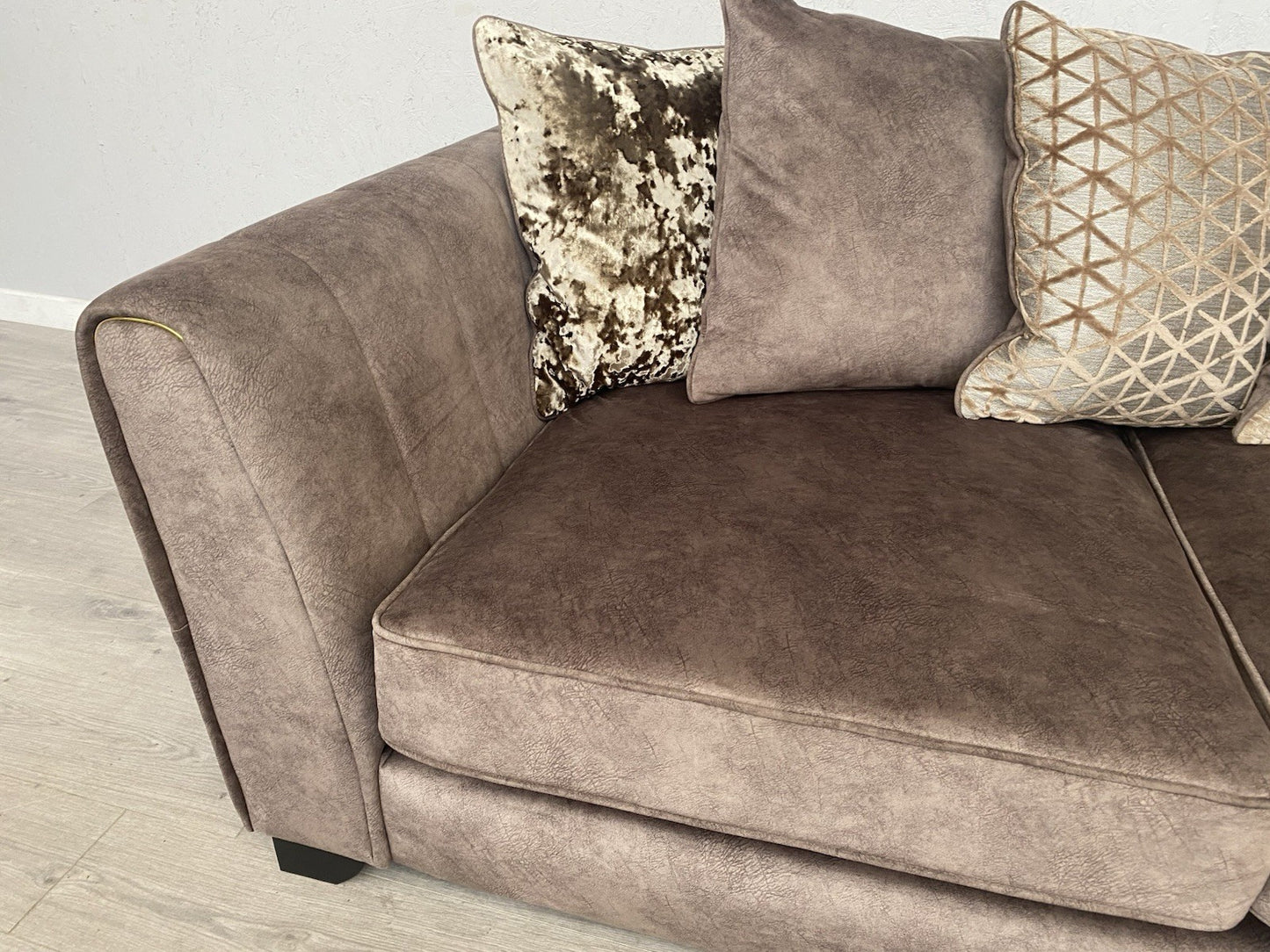 Furniture Village ARIANA Small Fabric RHF Pillow Back Corner Sofa - RRP £3,695