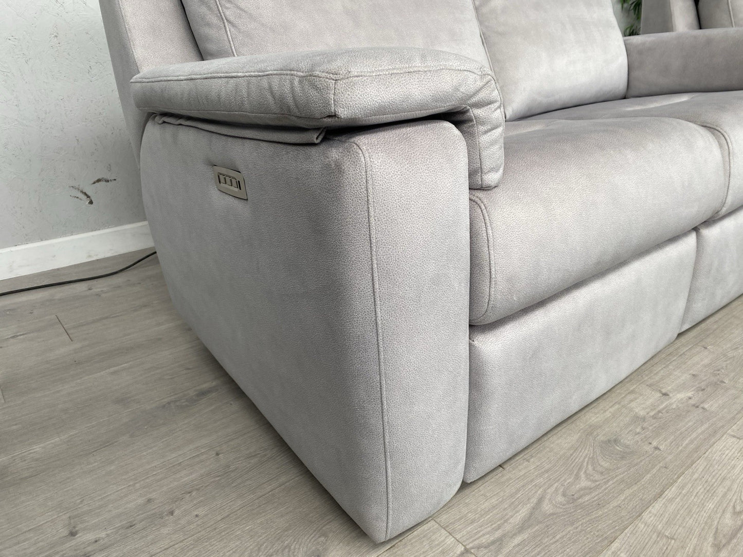 F. Village. G Plan - THORNBURY 2 x 2 Seater Power Recliner Sofa Set - RRP £7,990
