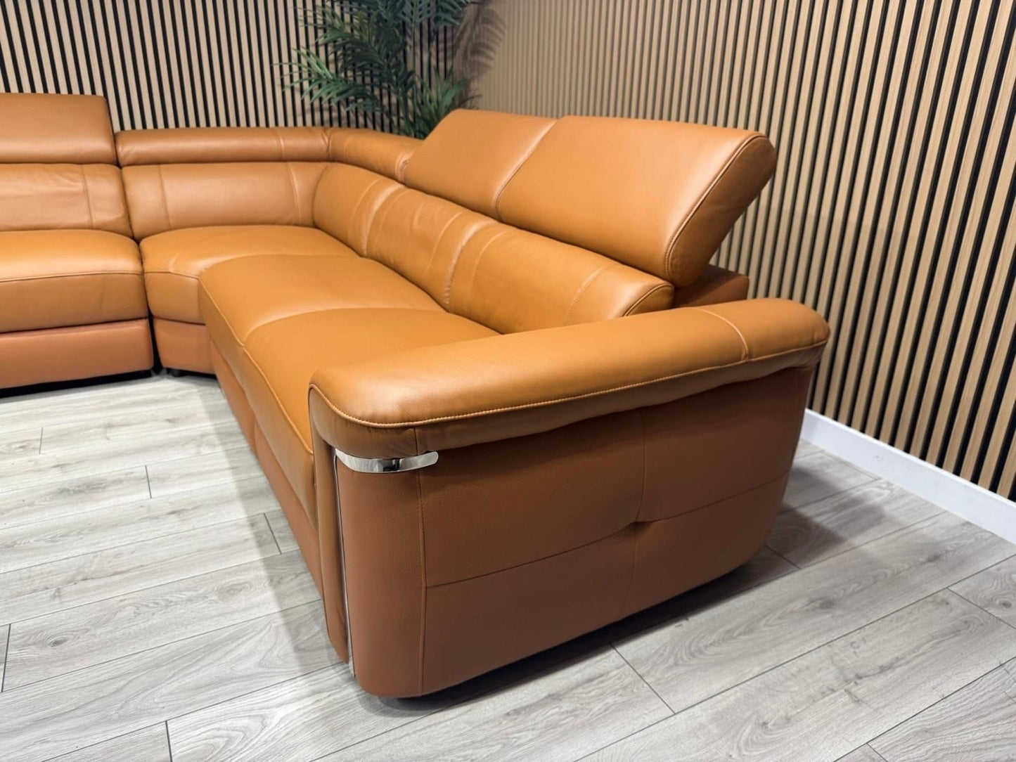 VENICE Leather 2 Corner 2 Power Recliner Sofa + Console - RRP £5,599