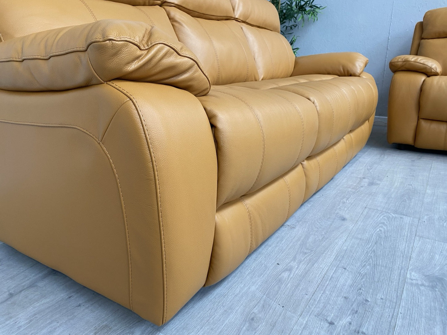 Furniture Village MORENO Leather 3 Seater + 2 Seater Sofa Set - RRP £3,090