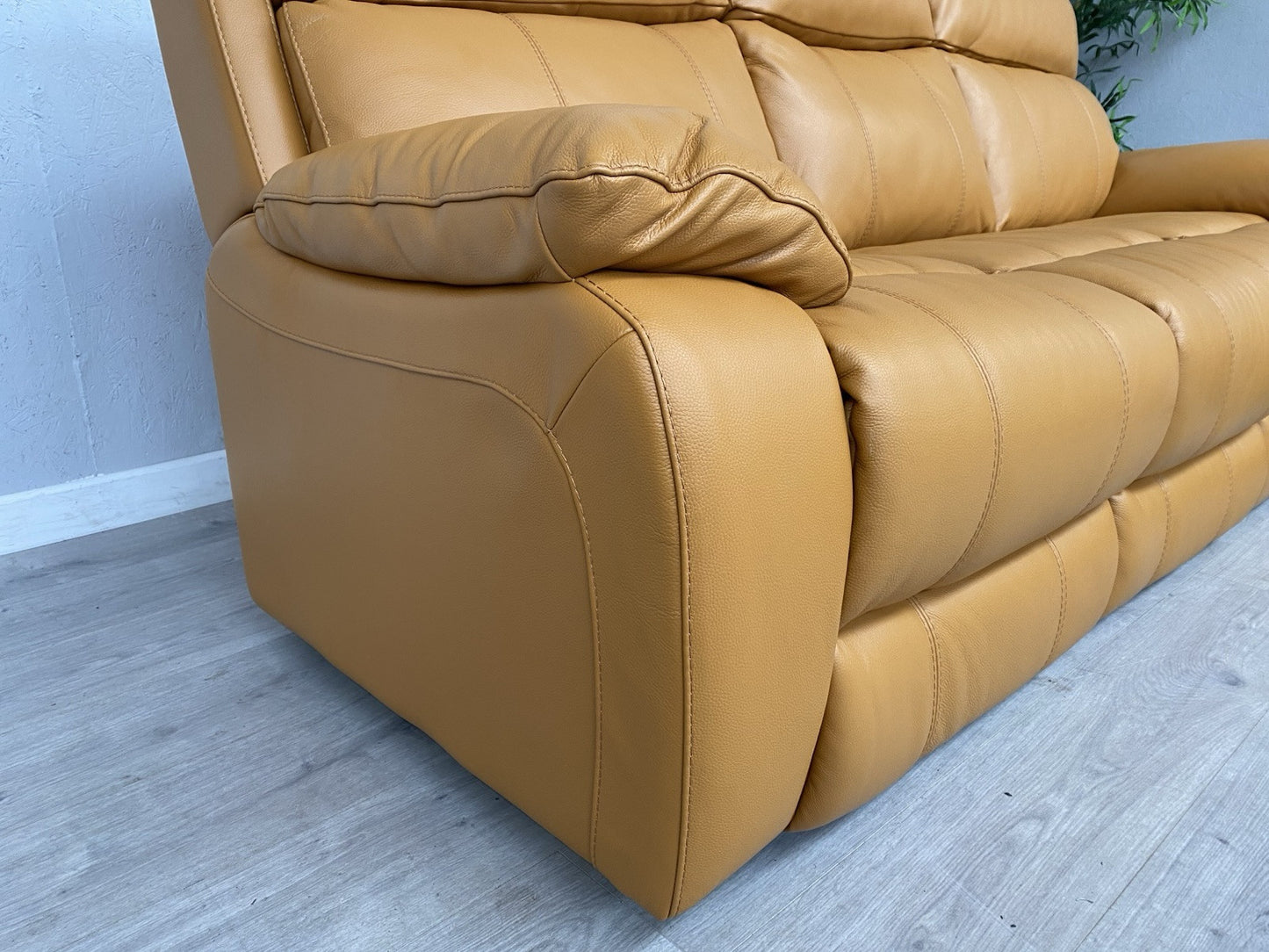 Furniture Village MORENO Leather 3 Seater + 2 Seater Sofa Set - RRP £3,090