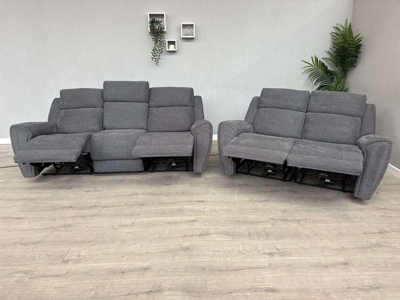 DFS Gilford 3 Seater + 2 Seater Power Recliner Sofa Set - RRP £1978