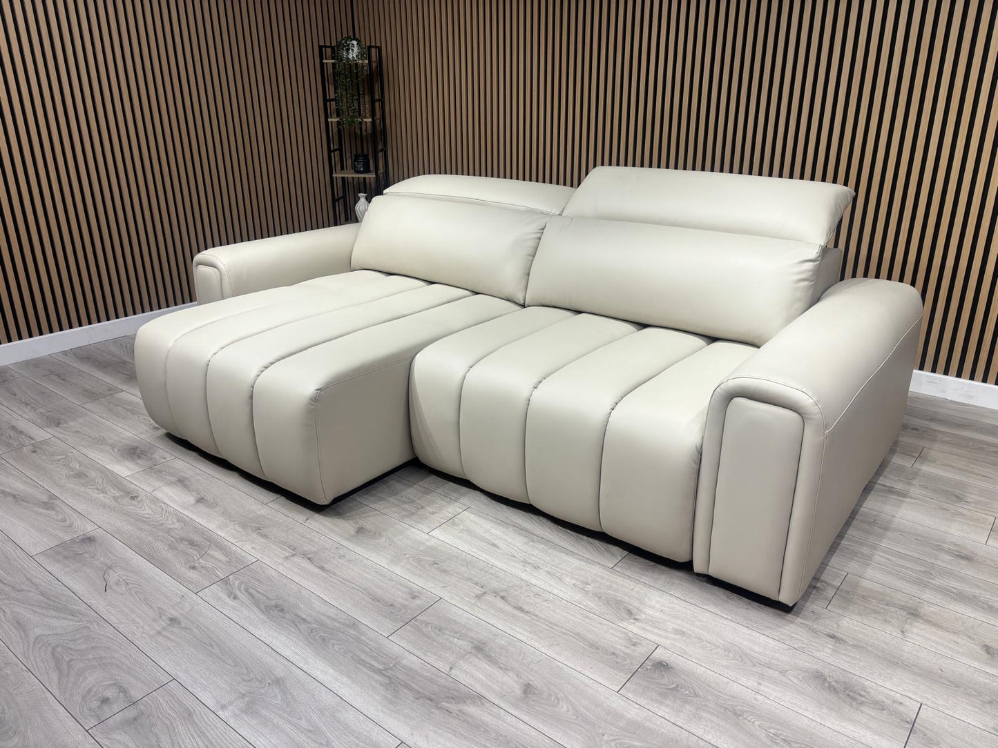 Michigan Leather 3 Seater Electric Double Chaise Cinema Sofa, RRP: £2495