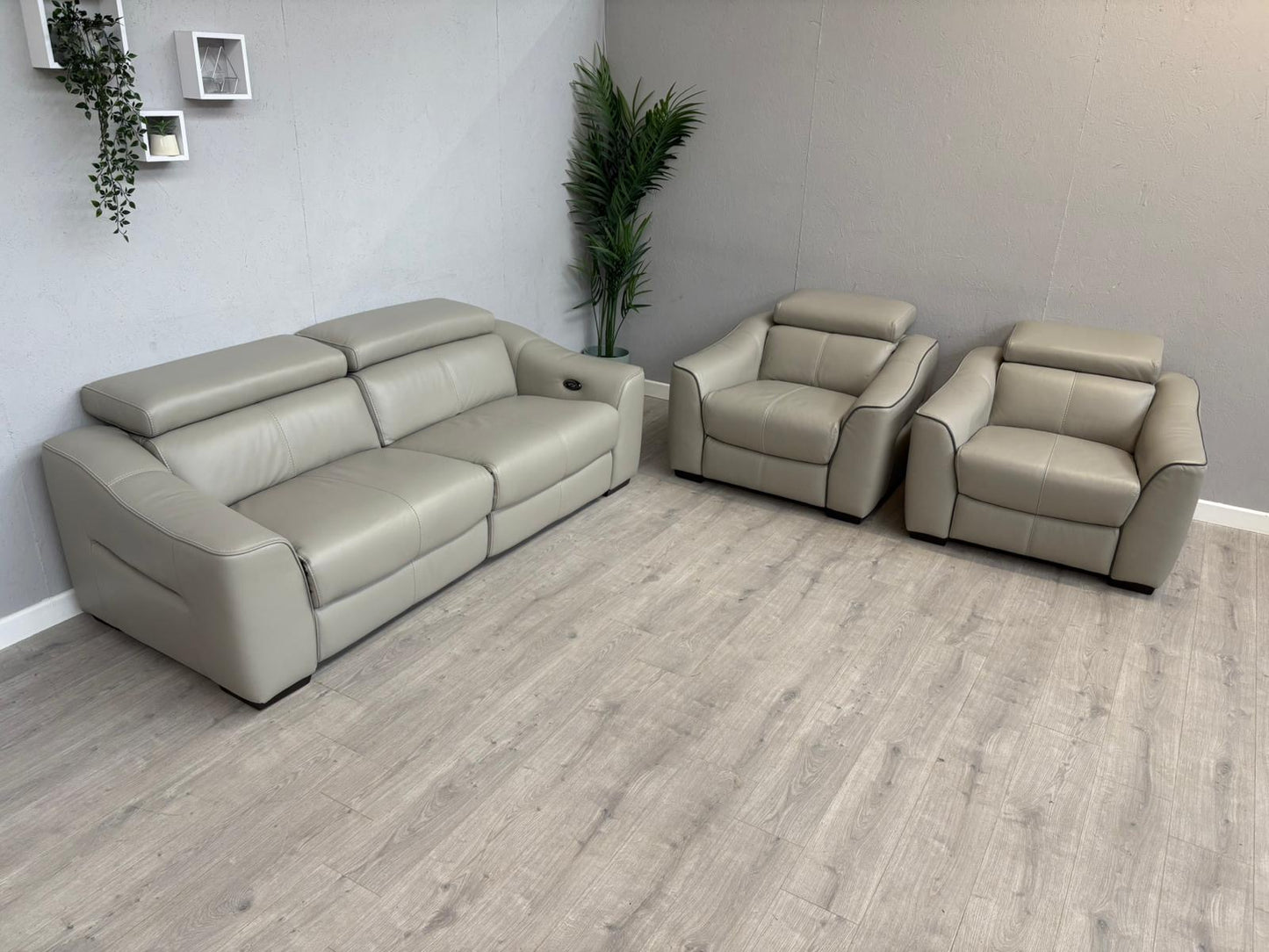 Furniture Village Elixir 3 Seater + 2 Armchairs Leather Power Recliner Sofa Set RRP £4785