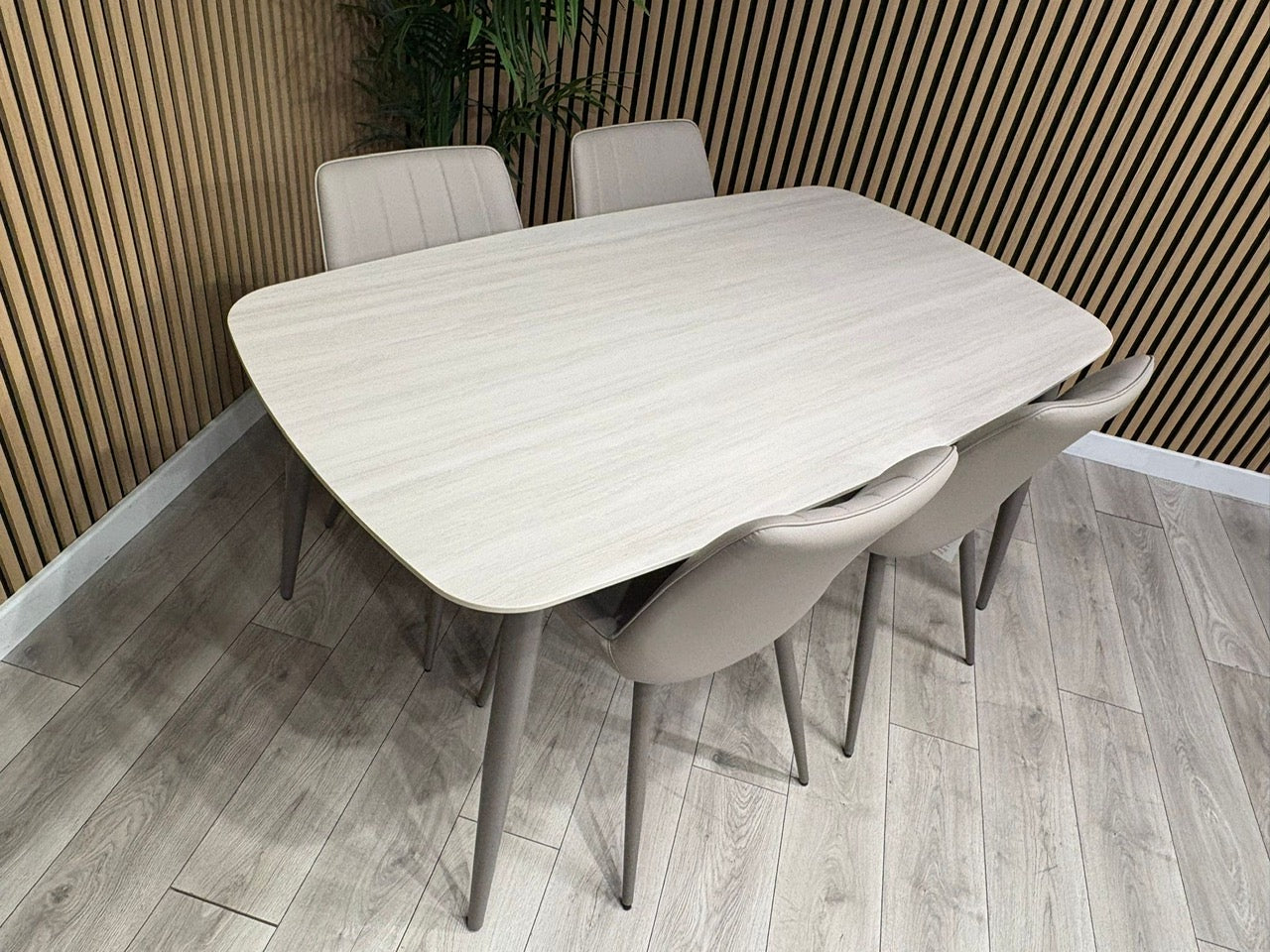 DFS Sample - SOLO Dining Table Set, RRP: £1299