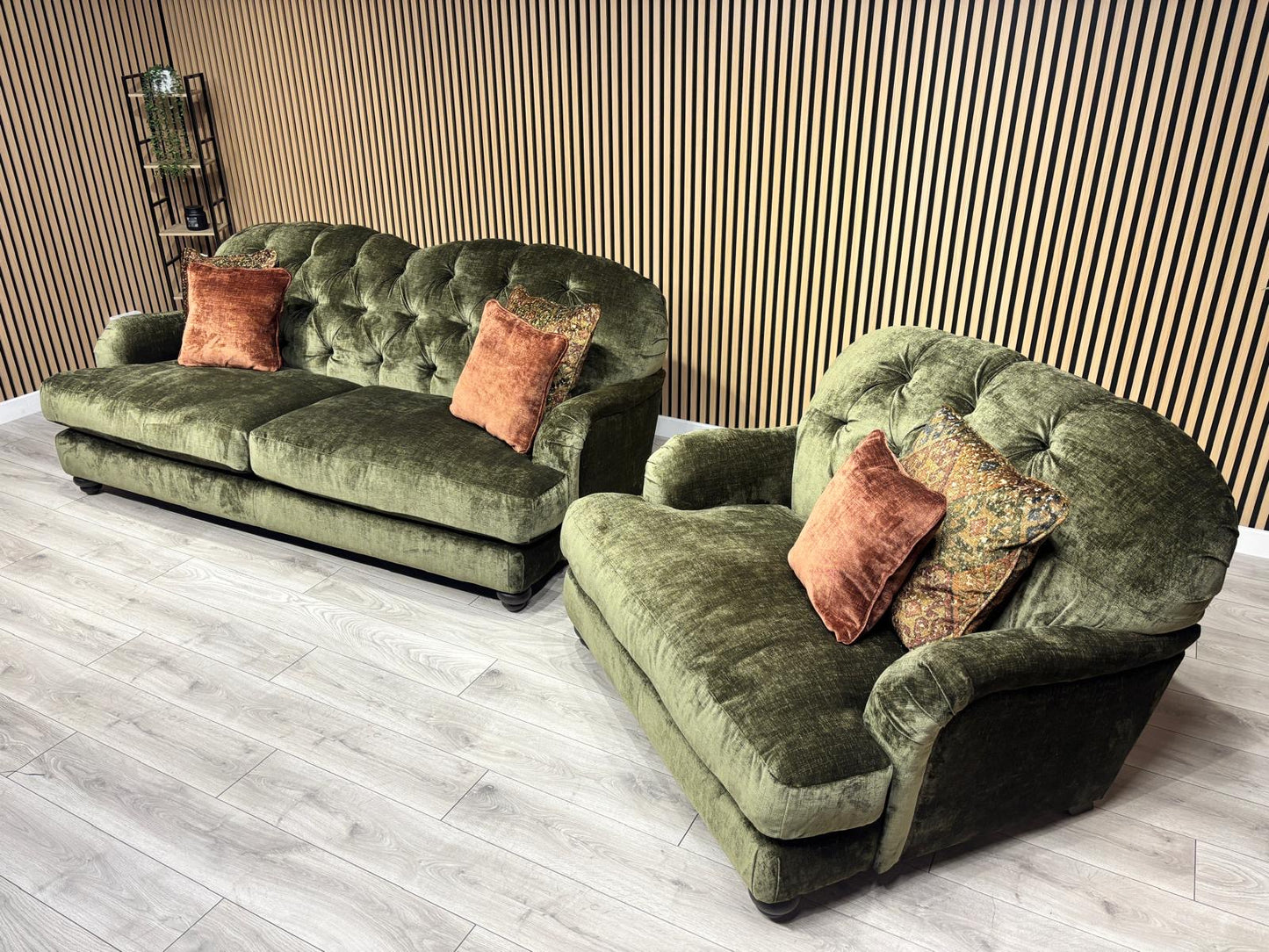 Alexander & James 4 Seater Button Back Sofa + Cuddle Chair, RRP: £3495