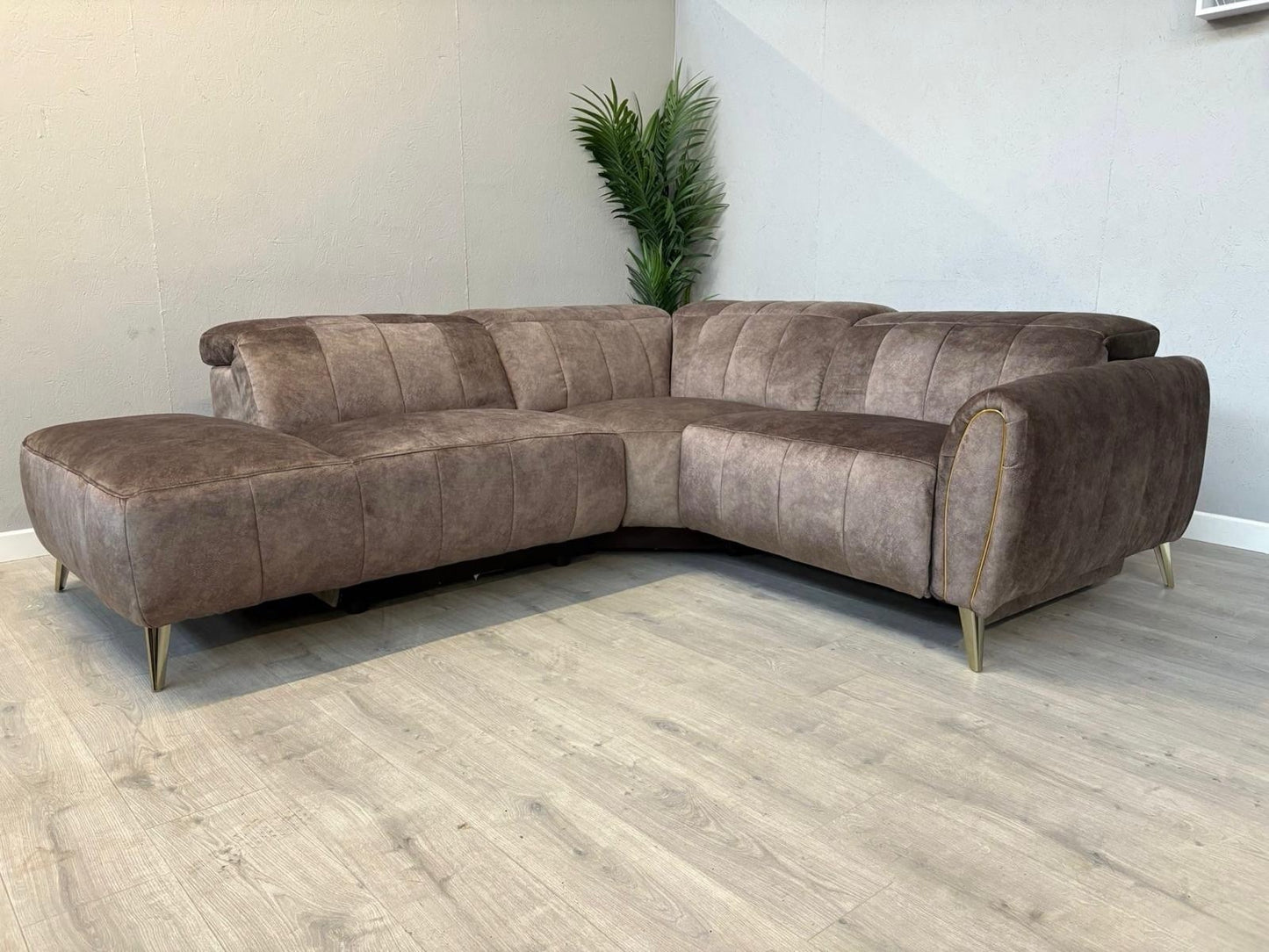 DFS Lidia Right Hand Facing Open Chaise Power Recliner Corner Sofa - RRP £1899