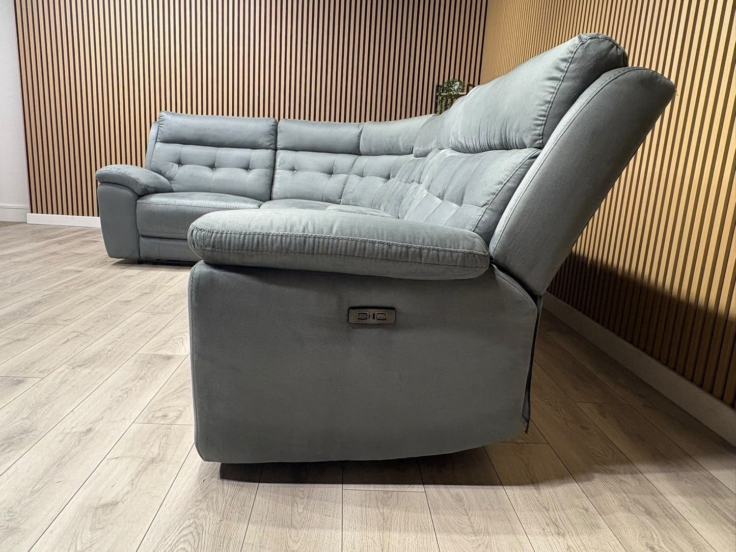 SCS Belford 1 Corner 3 Power Recliner Sofa with Media Console - RRP £2599