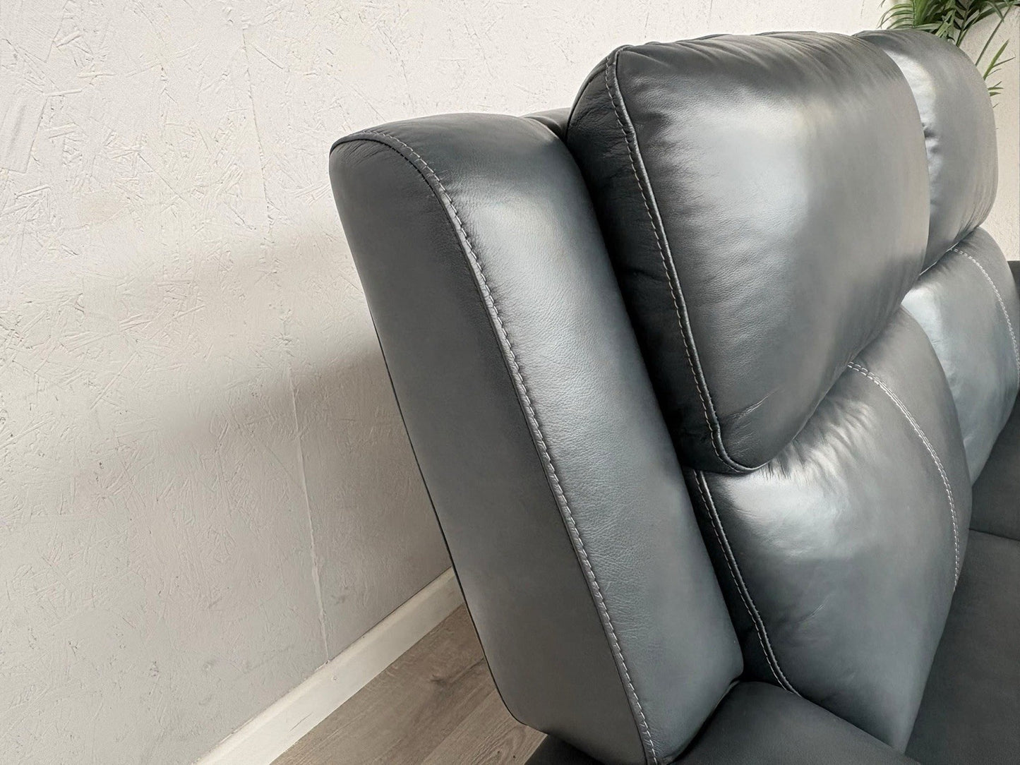 Furniture Village UTAH Leather 2 Seater Power Recliner, Lumbar Sofa - RRP £2,195