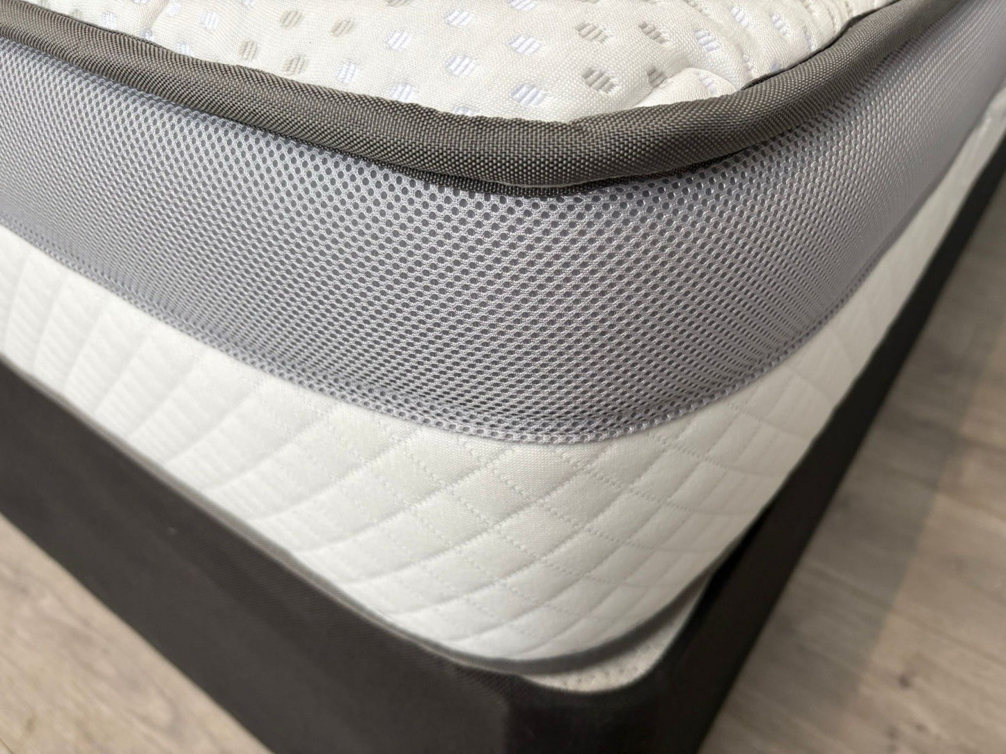 Silentnight DAZE Memory Cool 1000 Pocket 5ft Kingsize Mattress - RRP £899