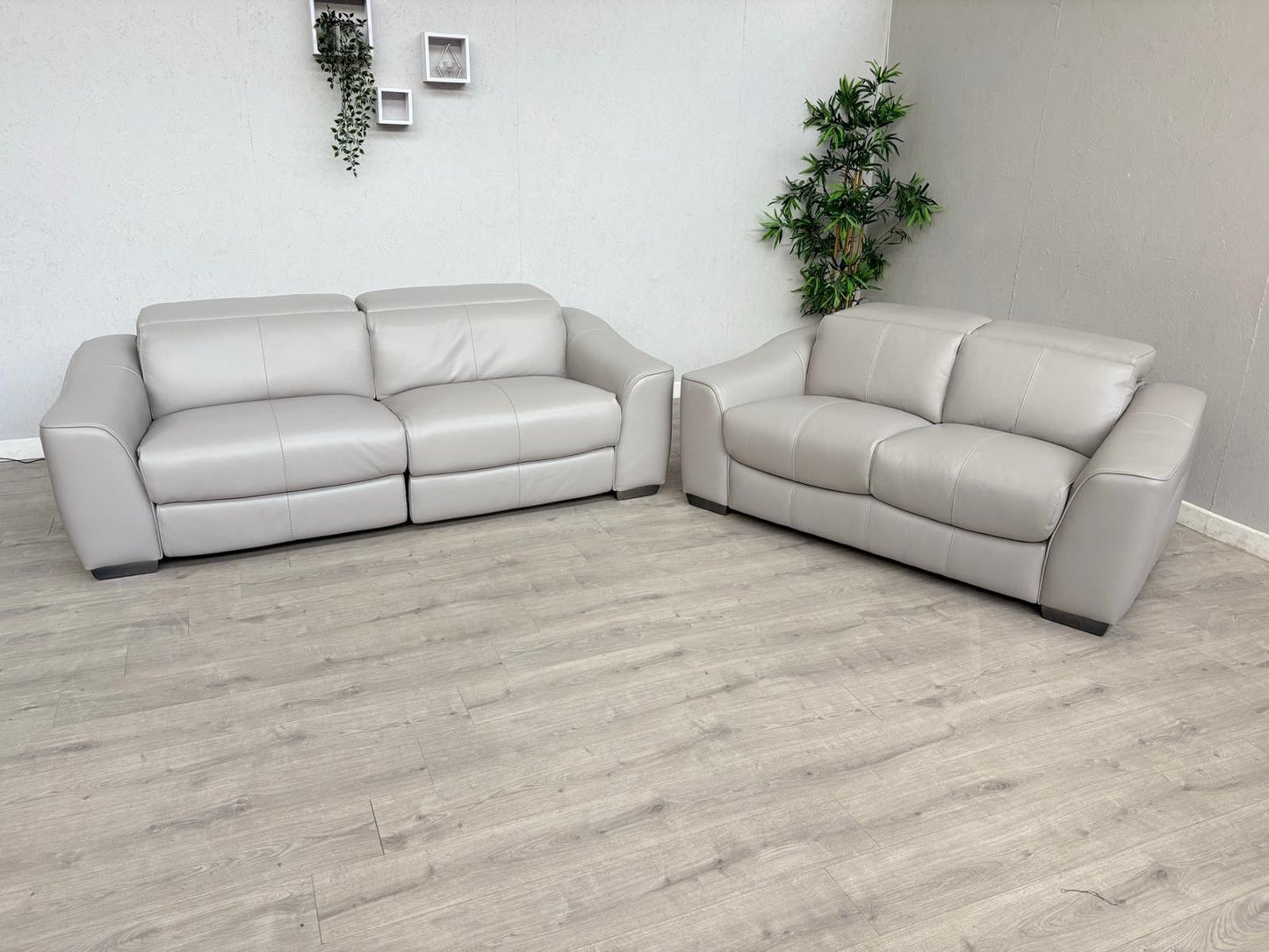 Furniture Village XAVIER Leather 3 + 2 Seater Sofa Set, Power Recliner RRP £4390