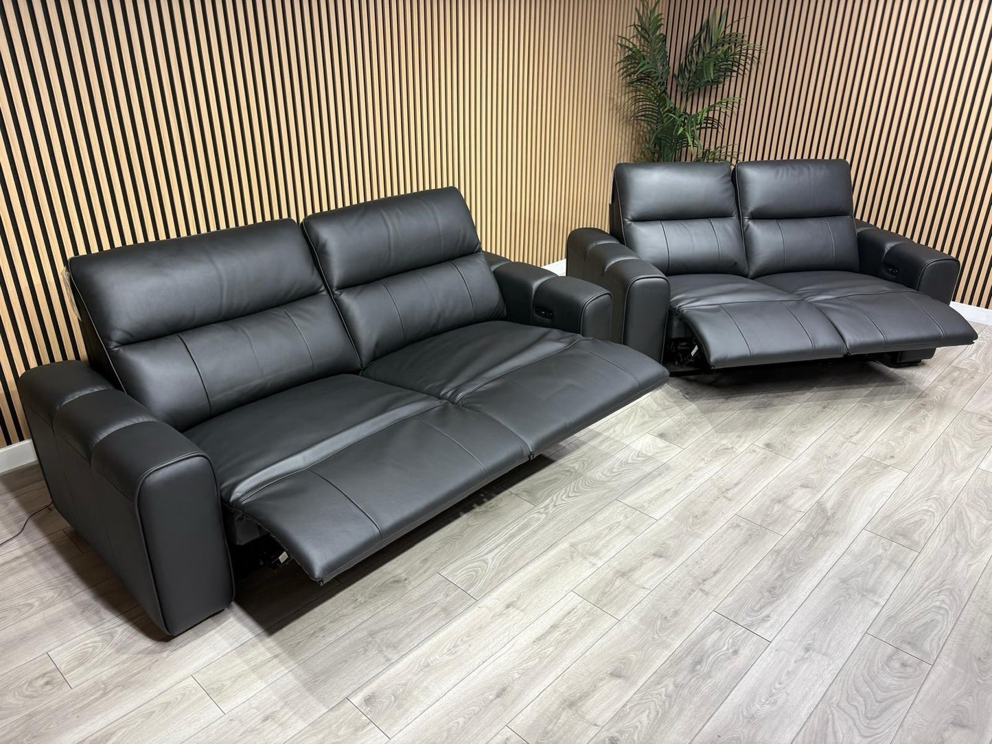 DFS Bellagio Leather 3 Seater + 2 Seater Sofa Set, Power Recliners RRP: £3840