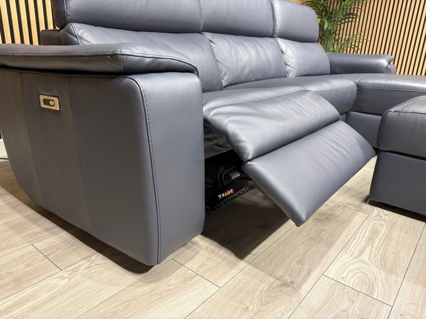 F. Village - Nicoletti DAVIDE Leather Power Chaise Sofa + Stool - RRP £6,040