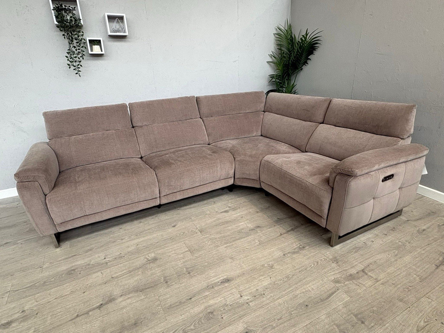 Furniture Village MOET Fabric 2 Corner 1 Power Recliner Corner Sofa - RRP £3295