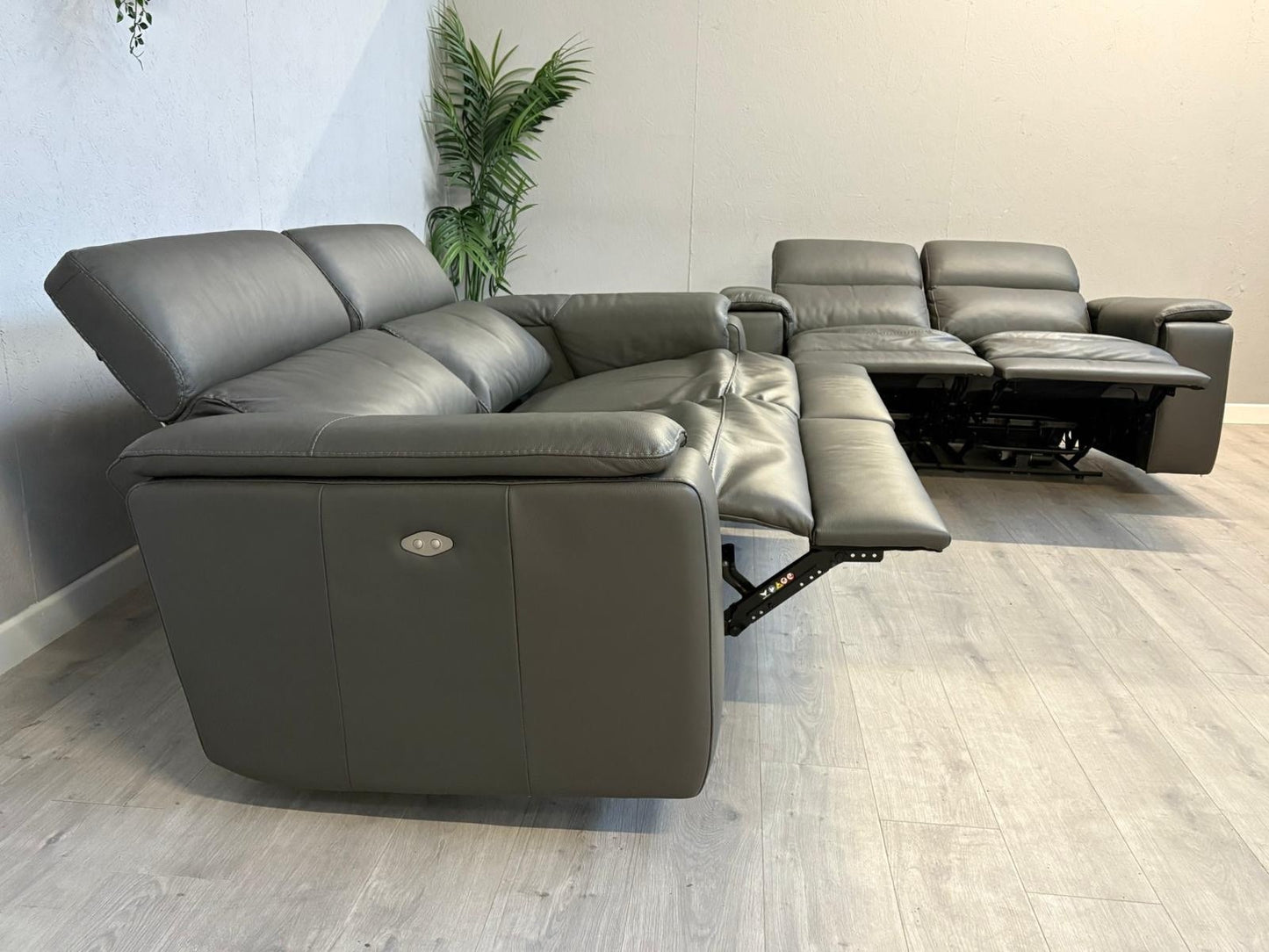 F.V. - Nicoletti DAVIDE Leather 3 + 2 Seater Power Recliner Sofas - RRP £5,440