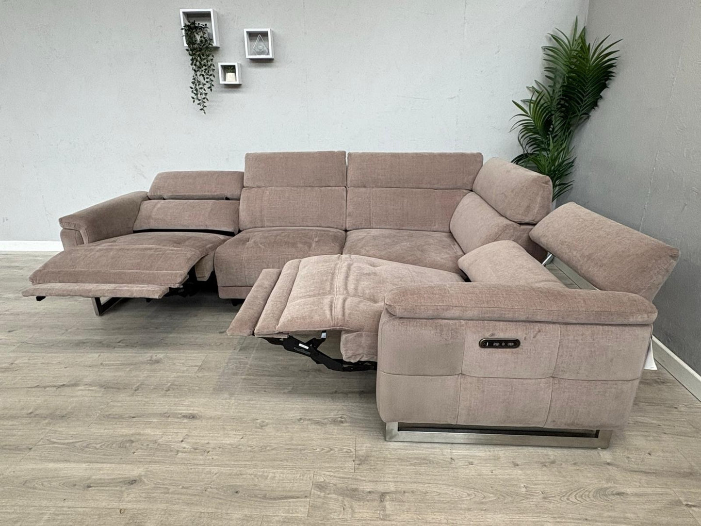 Furniture Village MOET Fabric 2 Corner 1 Power Recliner Corner Sofa - RRP £3295