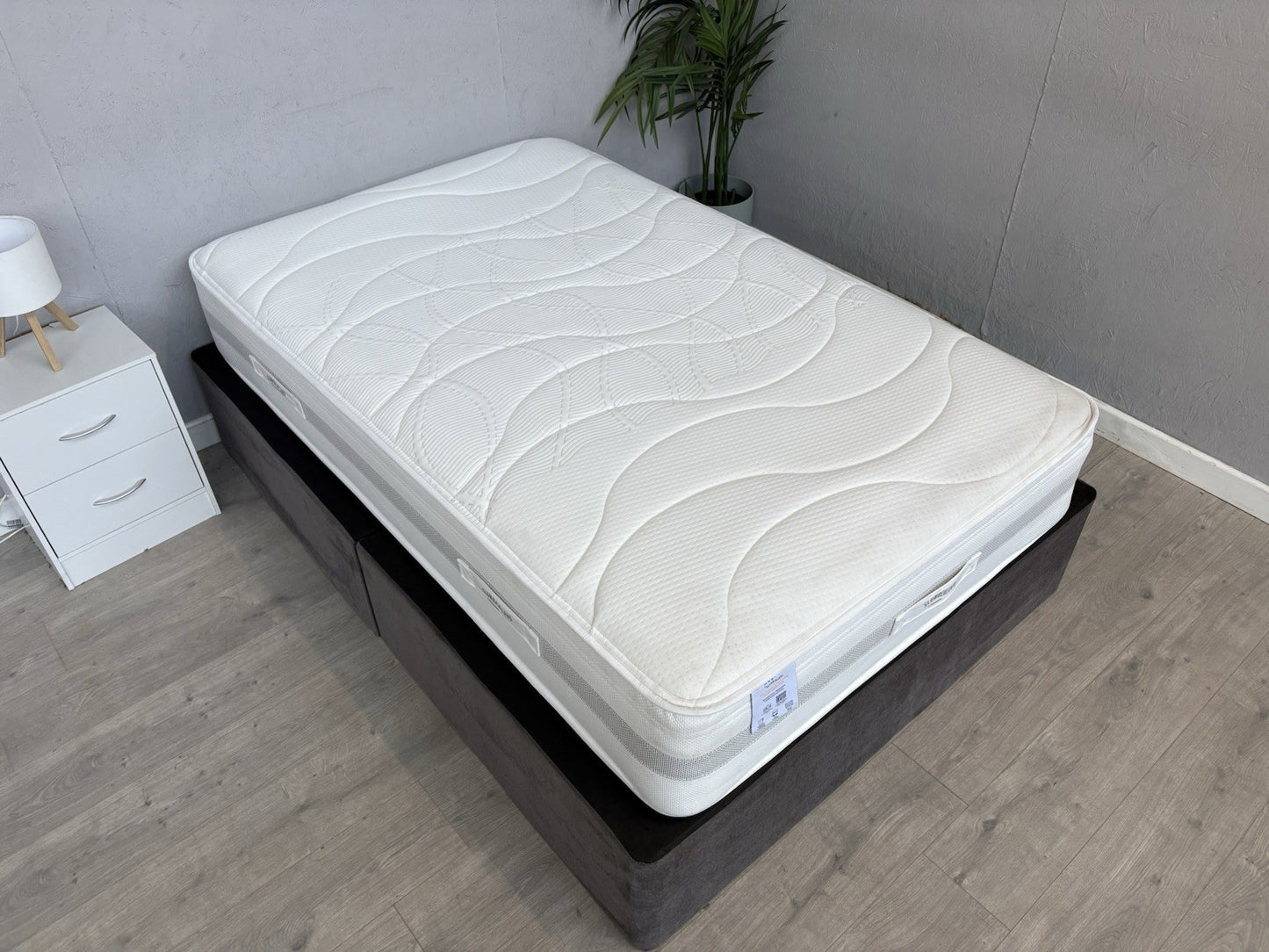 Slumberland RESPONSE LATEX LUXE 4ft Small Double Mattress, Firm - RRP £799