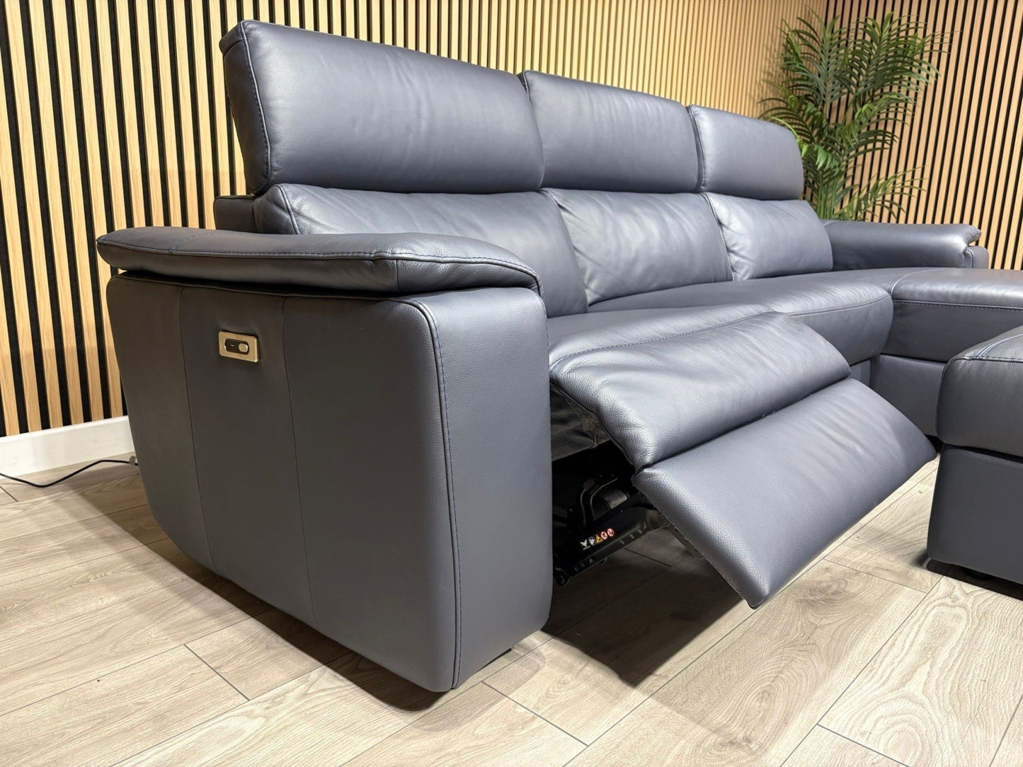 F. Village - Nicoletti DAVIDE Leather Power Chaise Sofa + Stool - RRP £6,040