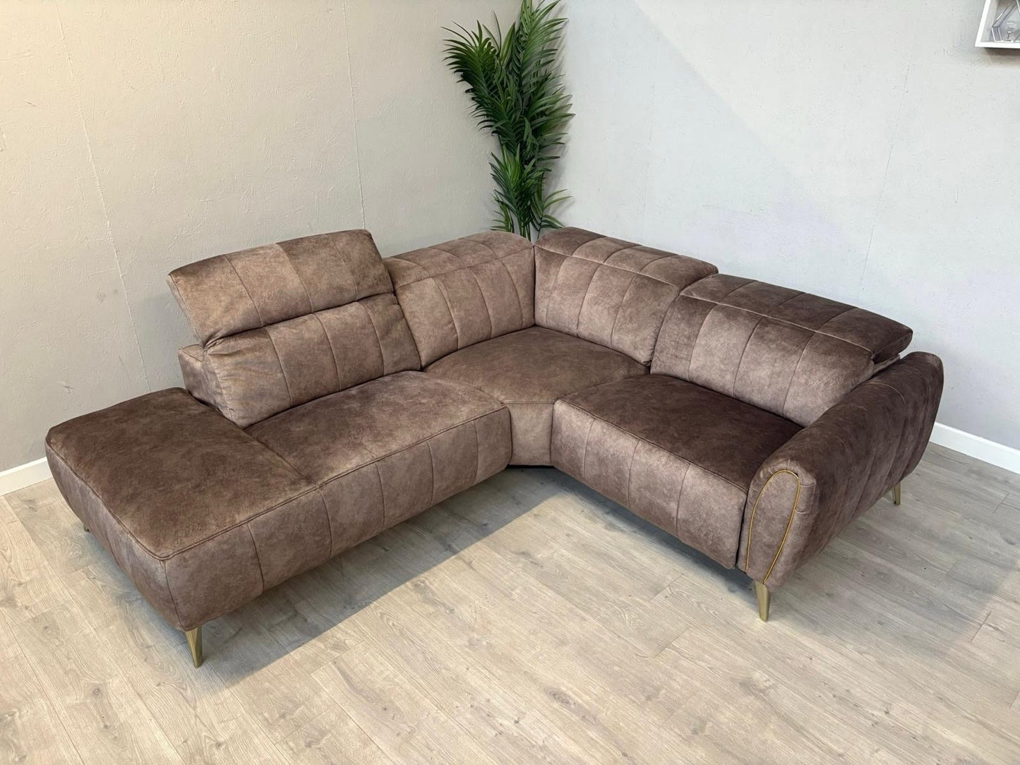 DFS Lidia Right Hand Facing Open Chaise Power Recliner Corner Sofa - RRP £1899