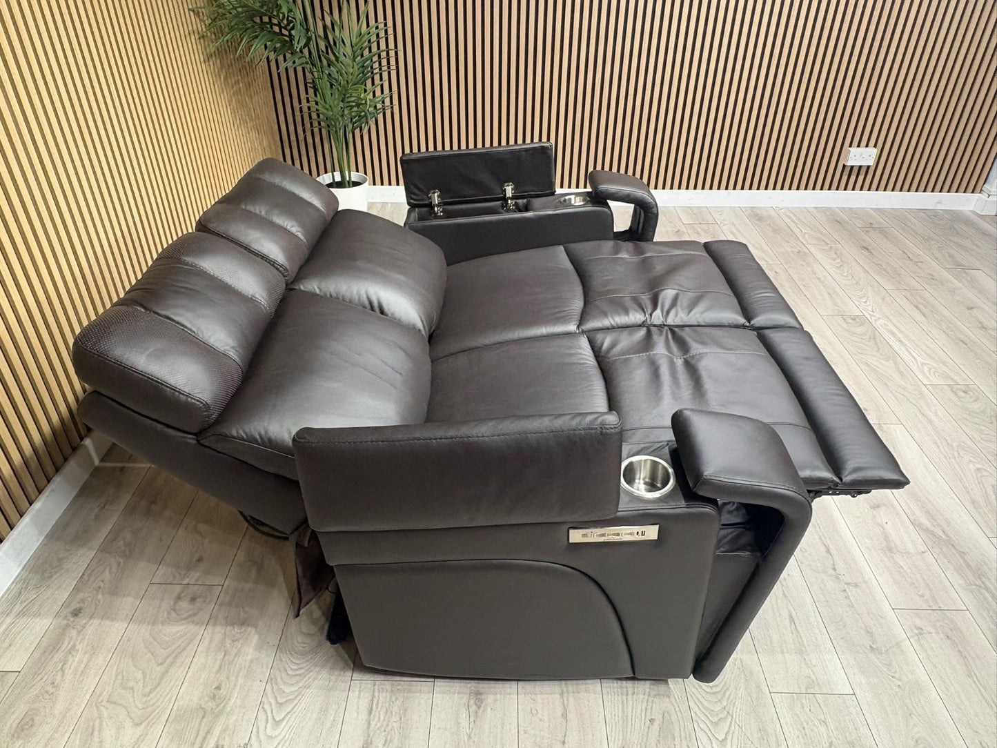 SCS Adstock Leather 2 Seater Power Recliner Sofa RRP £2699 (Read Description)