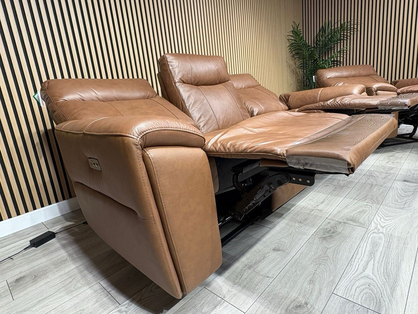 DANETTI Leather 3 Seater Sofa + Armchair Power Recliner Set - RRP: £3298