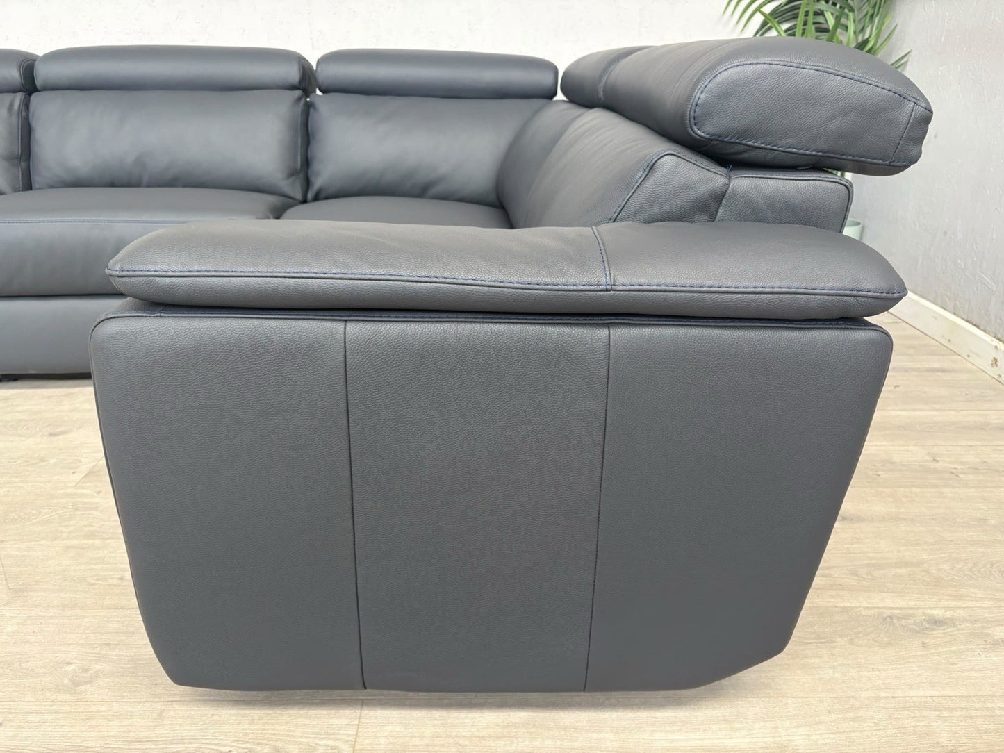 Furniture Village - Nicoletti Davide Small Leather Corner Static  - £4745