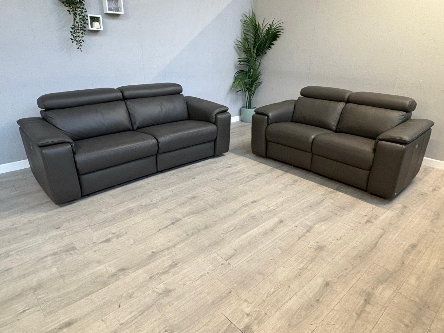 F.V. - Nicoletti DAVIDE Leather 3 + 2 Seater Power Recliner Sofas - RRP £5,440