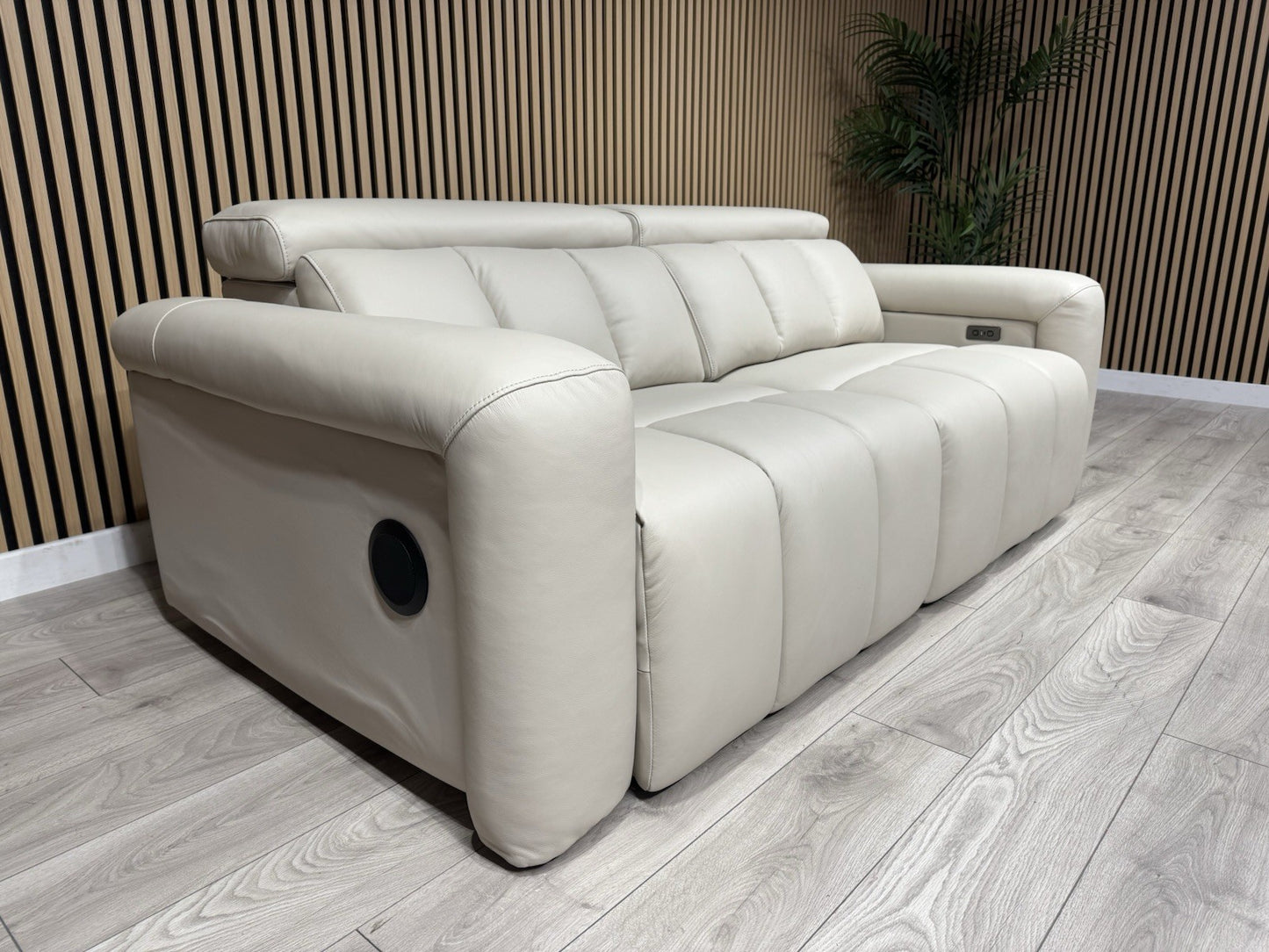 DALLAS Leather 3 Seater Double Power Chaise Sofa, Bluetooth Speakers - RRP £1999