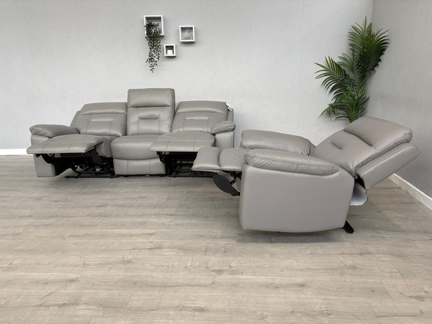 DFS Braylan Leather 3 Seater + Armchair, Power Recliner Sofa Set - RRP £2,248