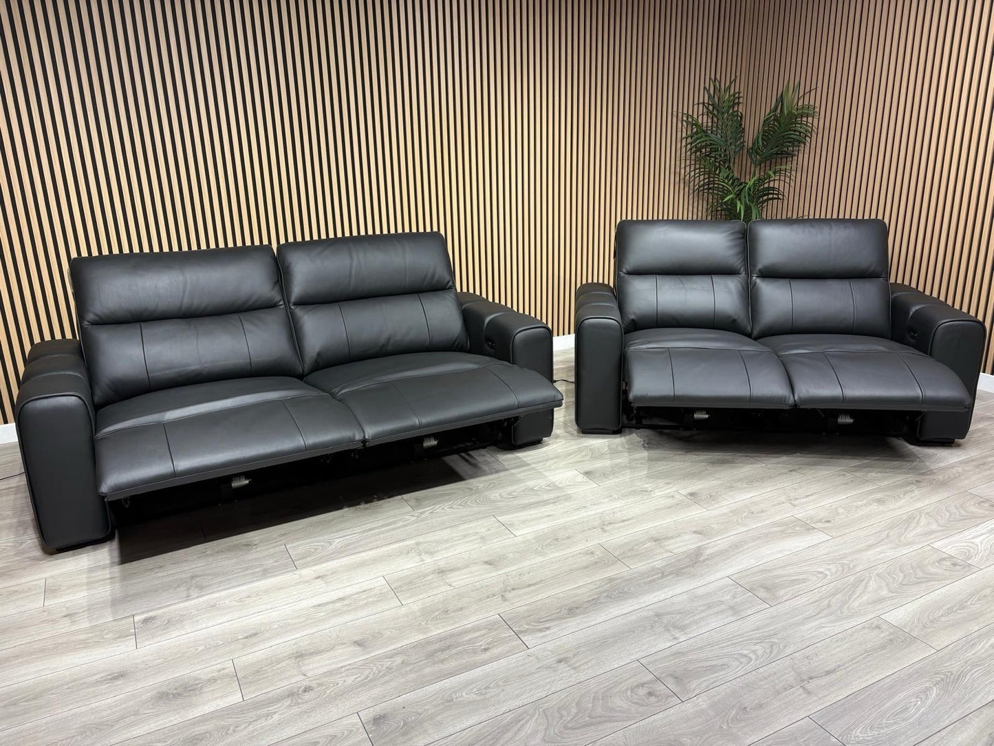 DFS Bellagio Leather 3 Seater + 2 Seater Sofa Set, Power Recliners RRP: £3840