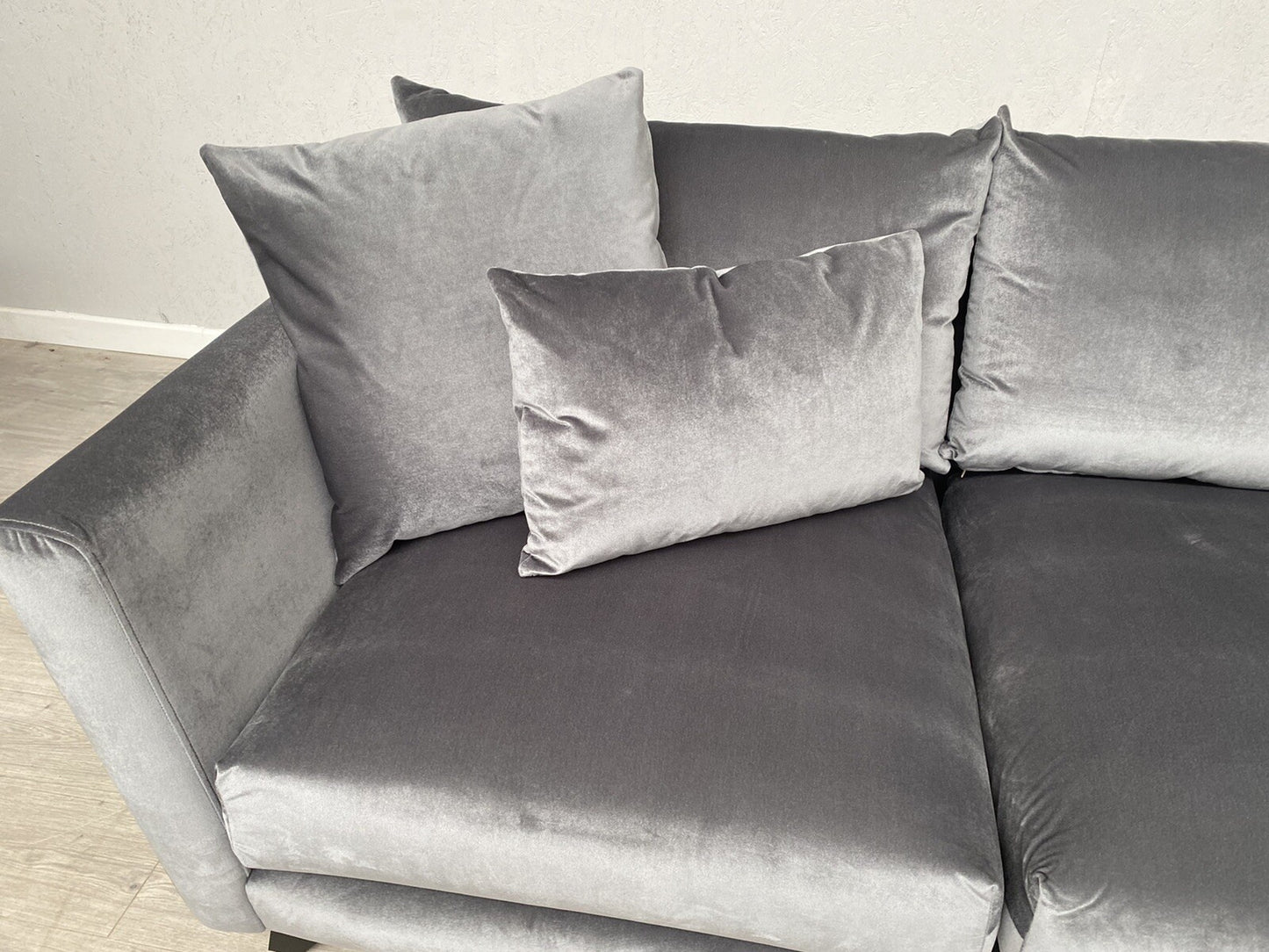 Ashley Manor PONTI Fabric Velvet RHF Corner Sofa ( 3 Corner 1 ) Grey - RRP £2699