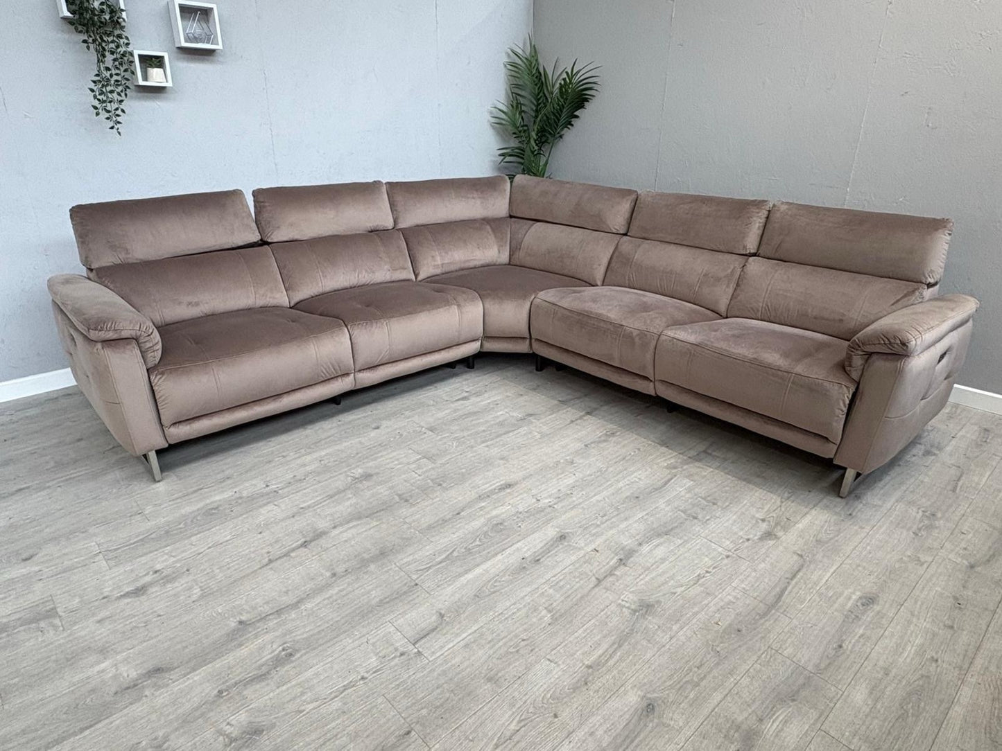 Furniture Village MOET Fabric 2 Corner 2 Power Recliner Corner Sofa - RRP £3595