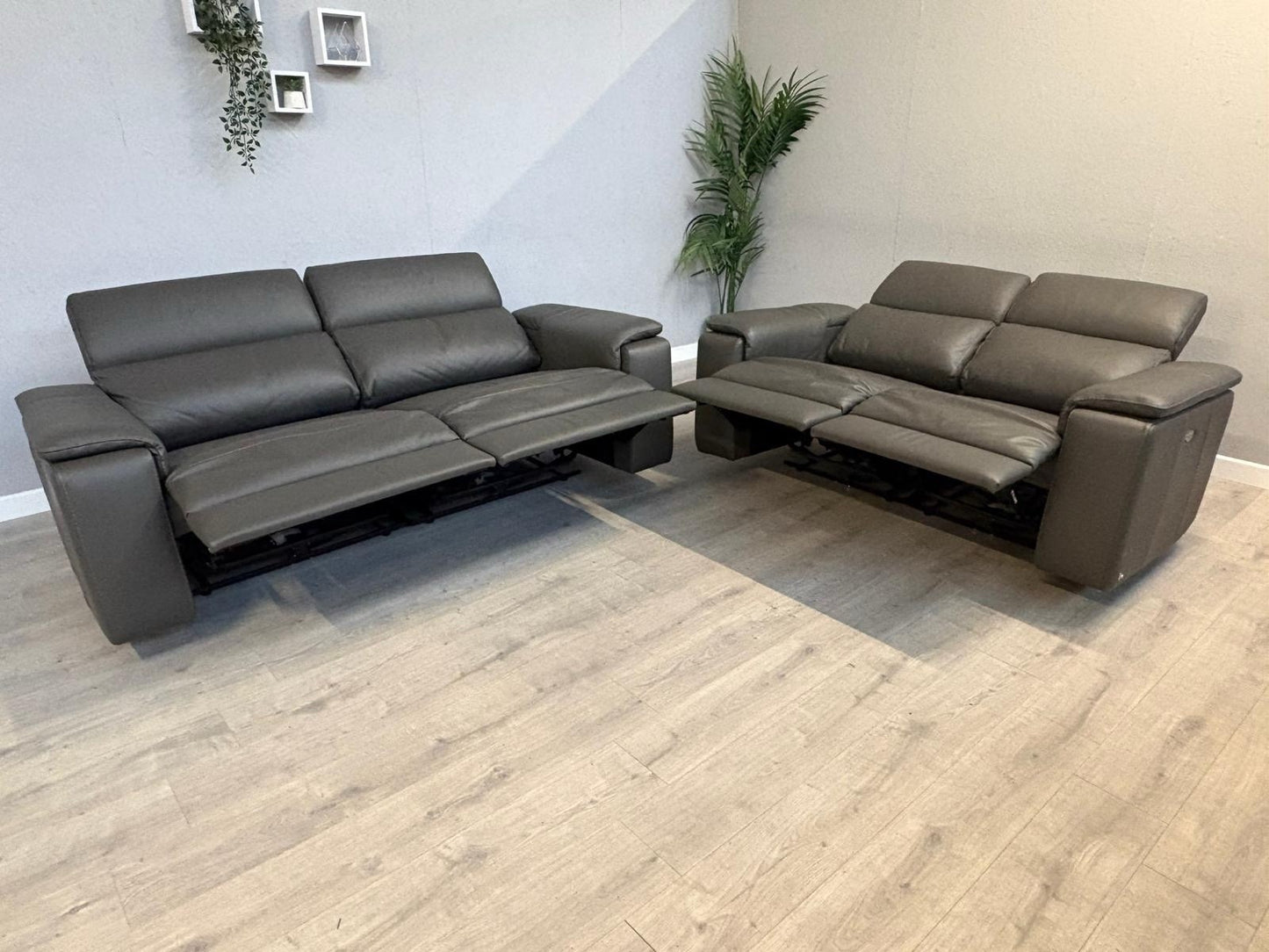 F.V. - Nicoletti DAVIDE Leather 3 + 2 Seater Power Recliner Sofas - RRP £5,440